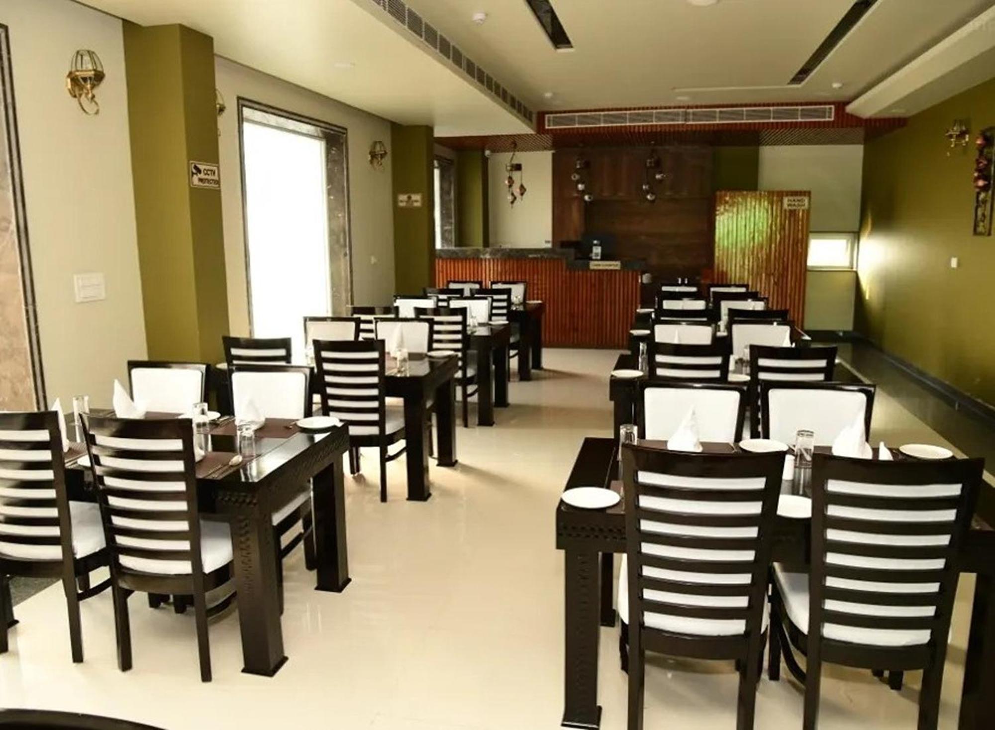 Sanskar Palace, Vaishali Nagar, Hotel