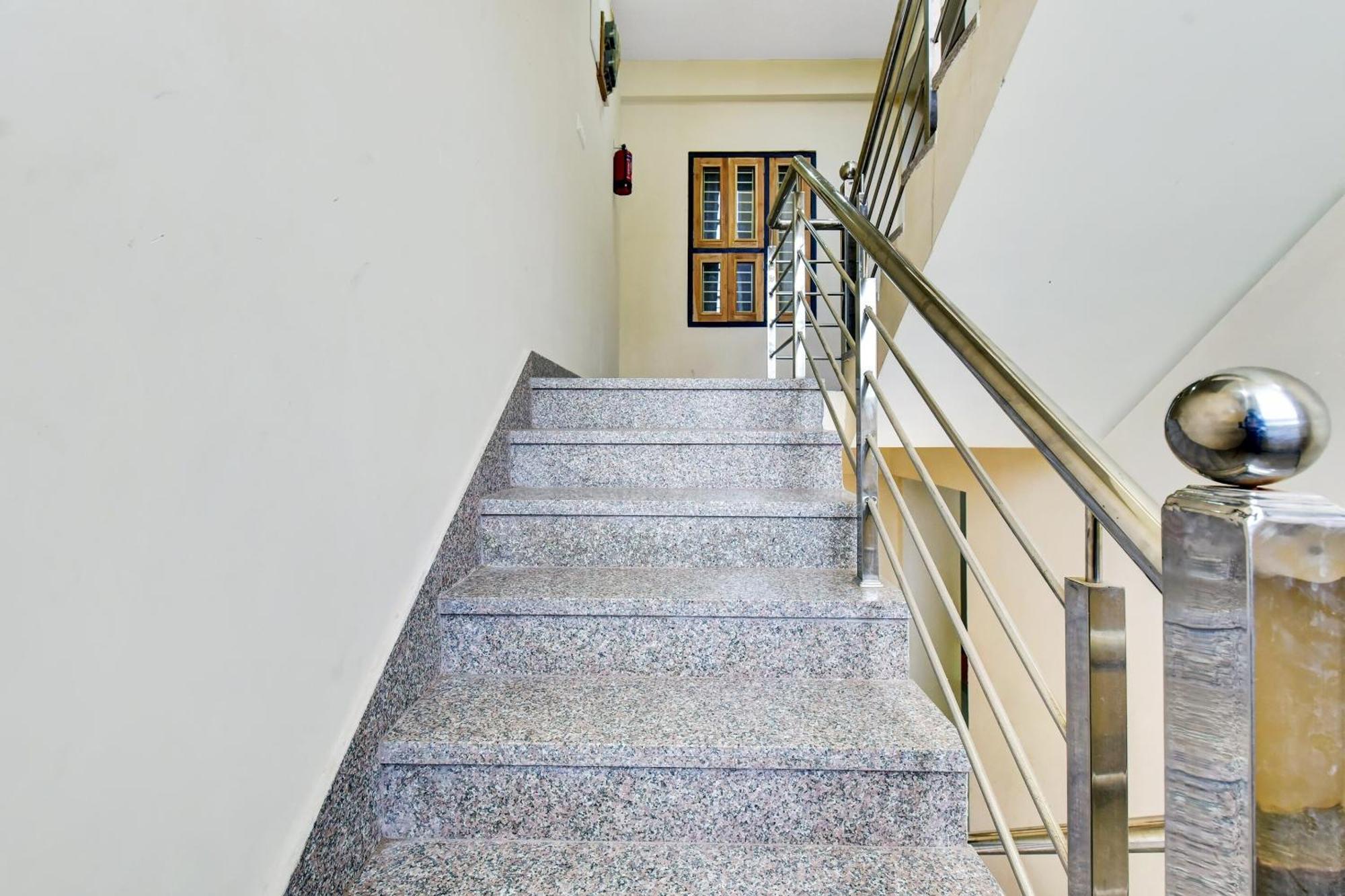 O Arn Plaza Hotel 4*