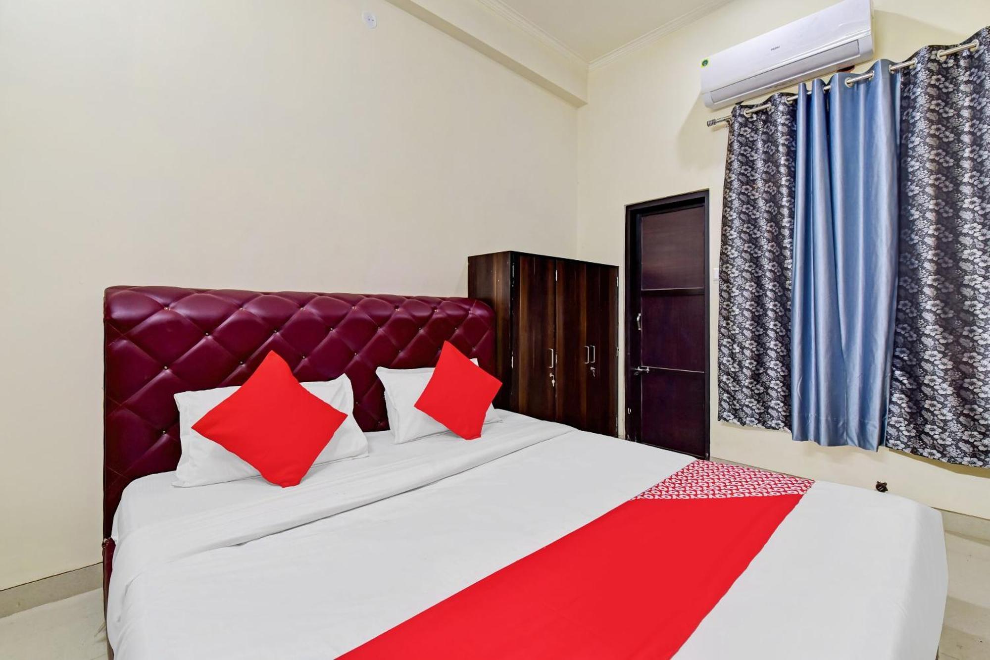 Hotel O Arn Plaza 4*