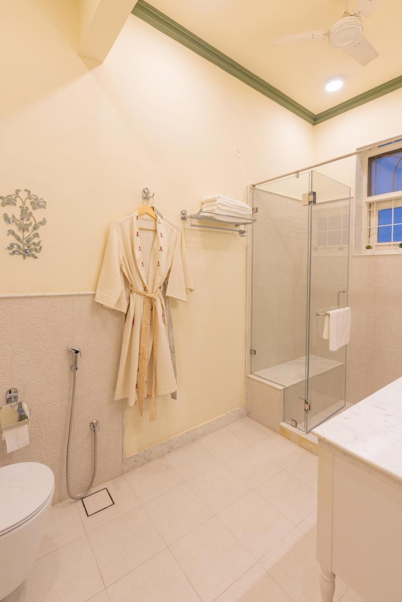 Laalee Guest house *