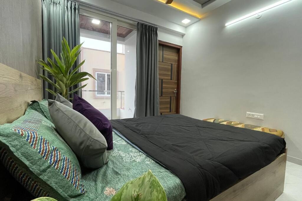 Apartment Guru's Ghar *