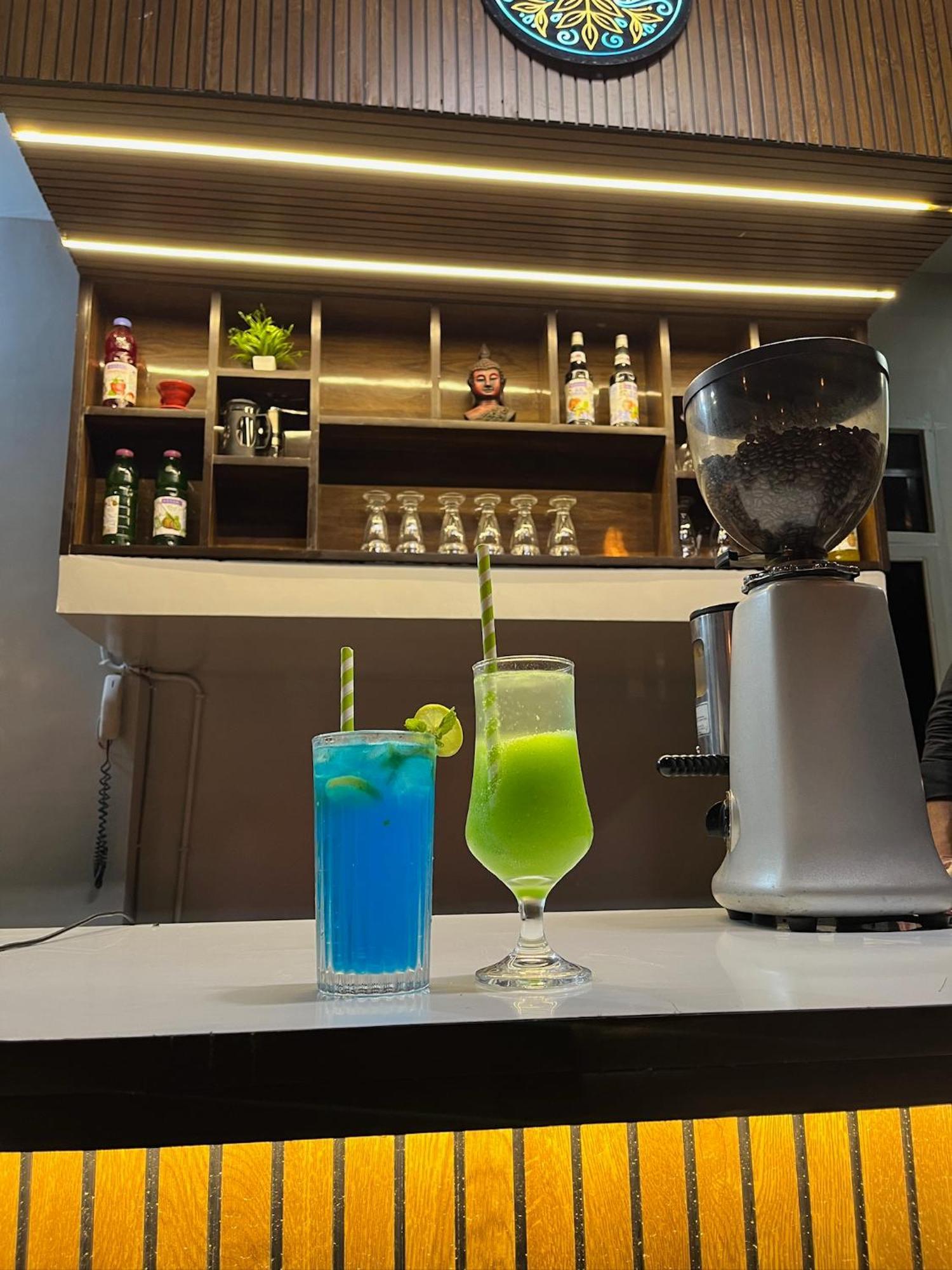 Mojo M -airport Boutique