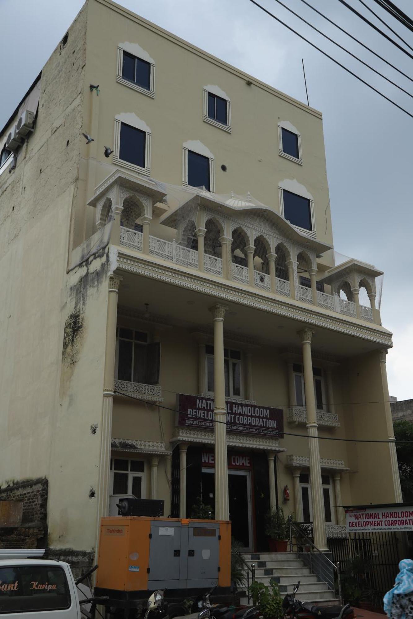 Qila - A Boutique And Rooftop Cafe 3*