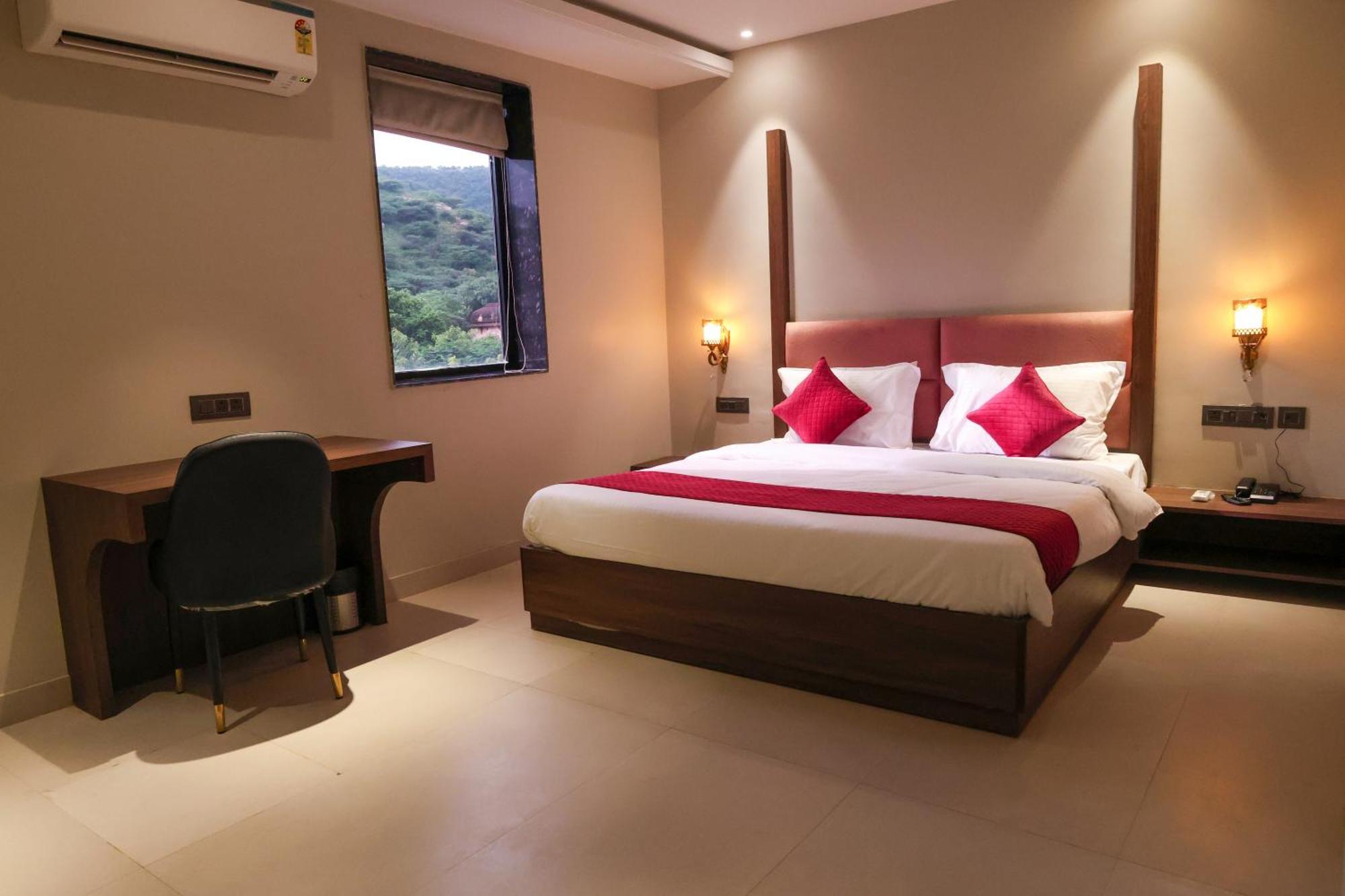 Qila - A Boutique And Rooftop Cafe 3*