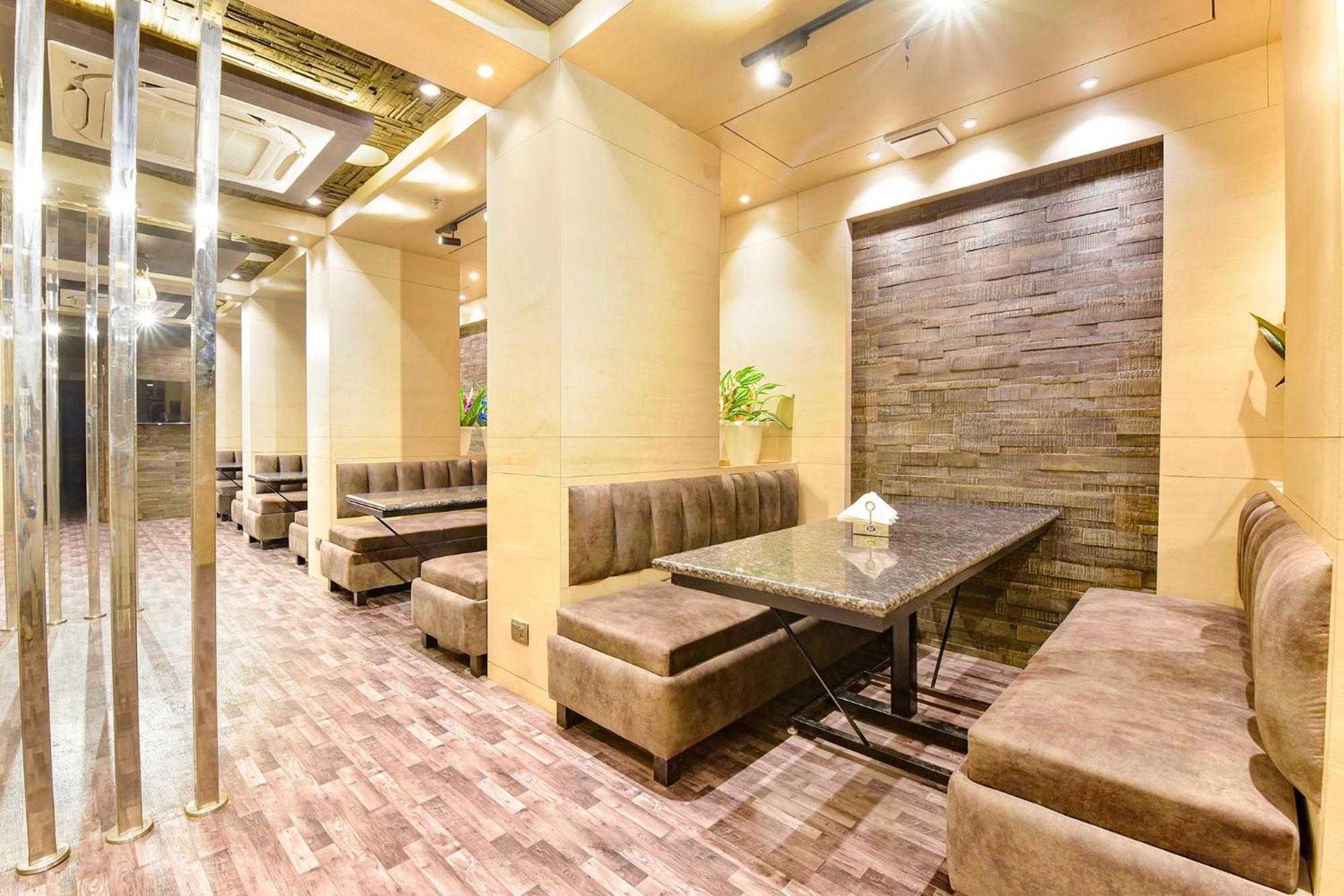 Hotel Fabhotel Pearl Square