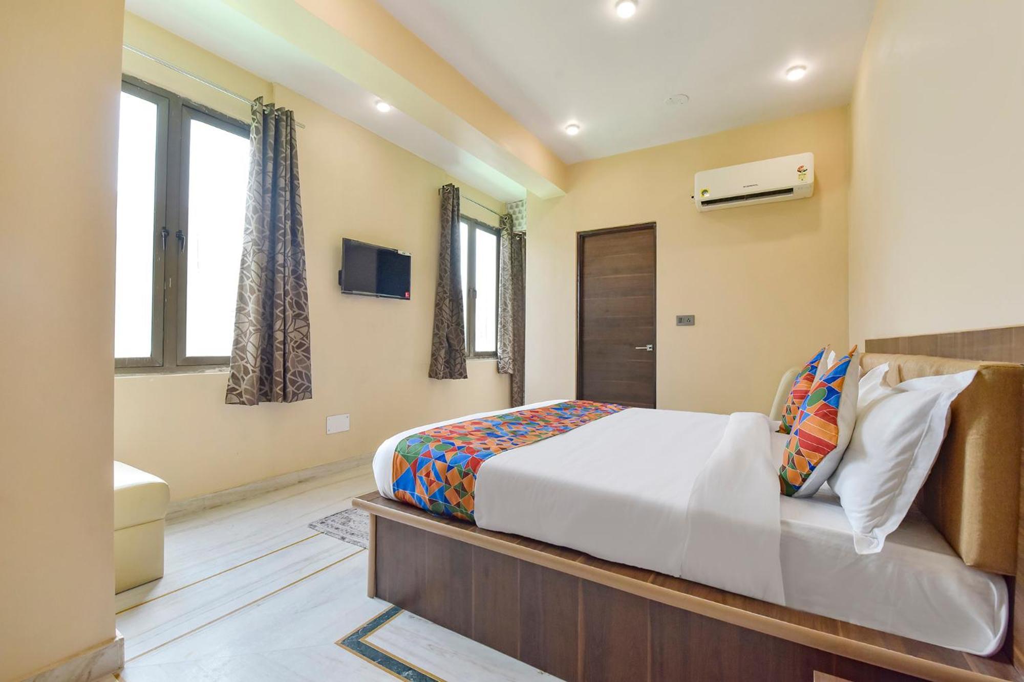 Fabhotel Pearl Square 3*