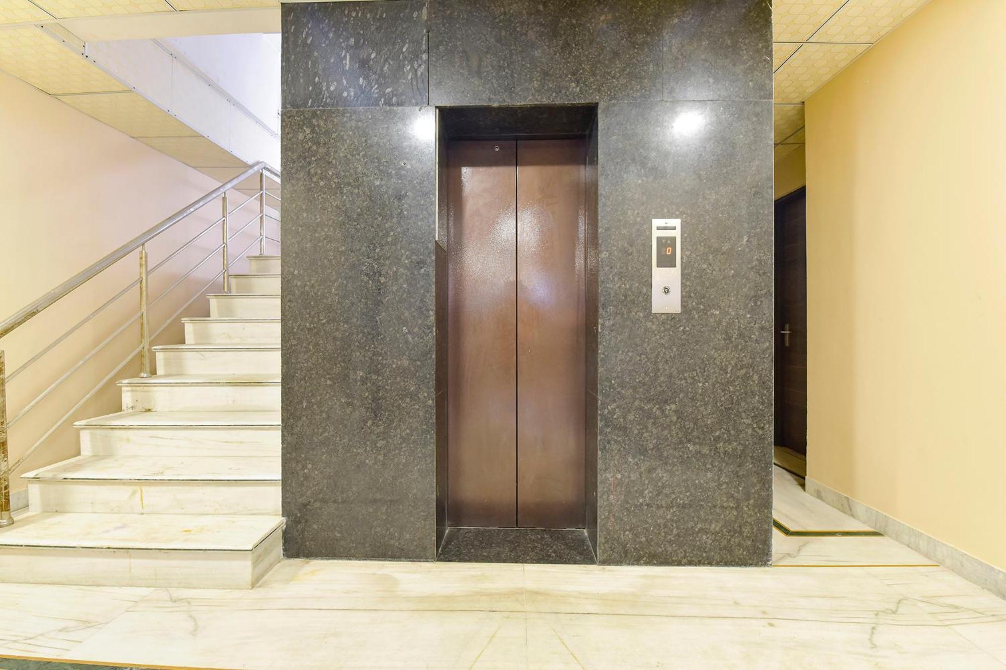 Hotel Fabhotel Pearl Square 3*