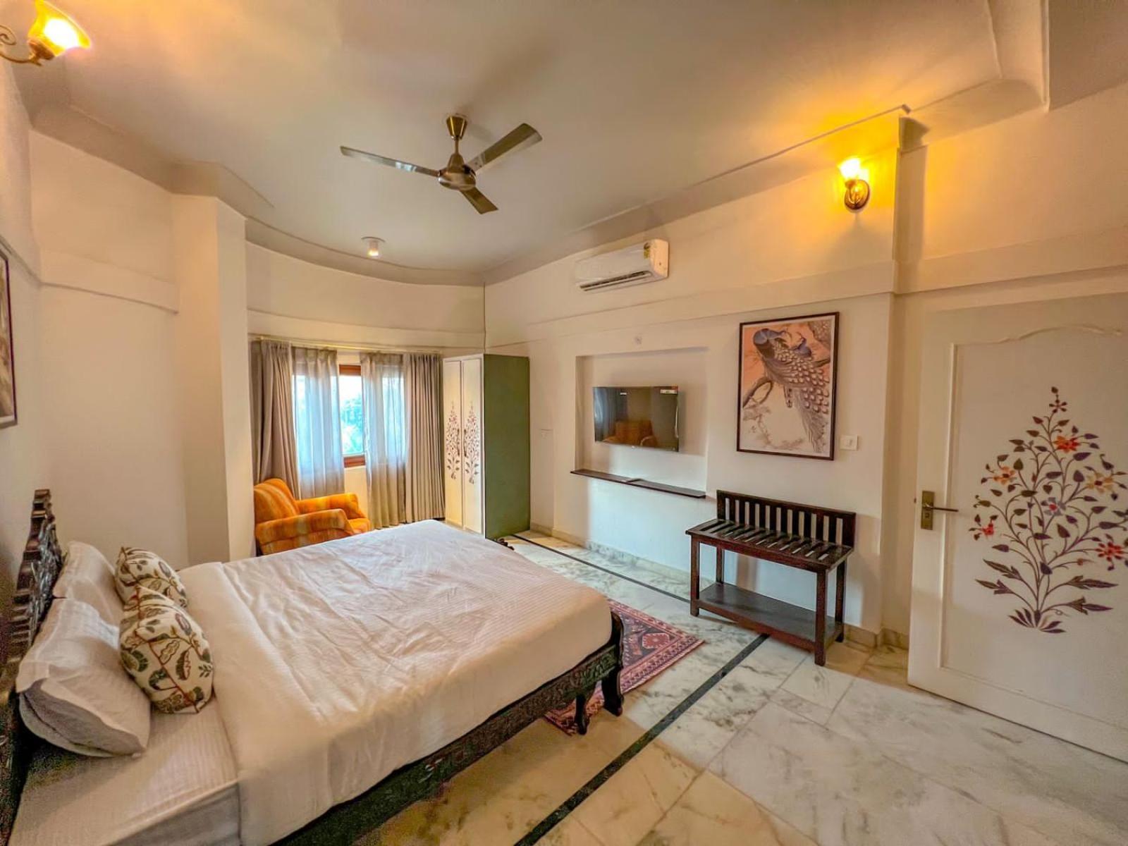 Dyore House By Bharat Mahal Palace