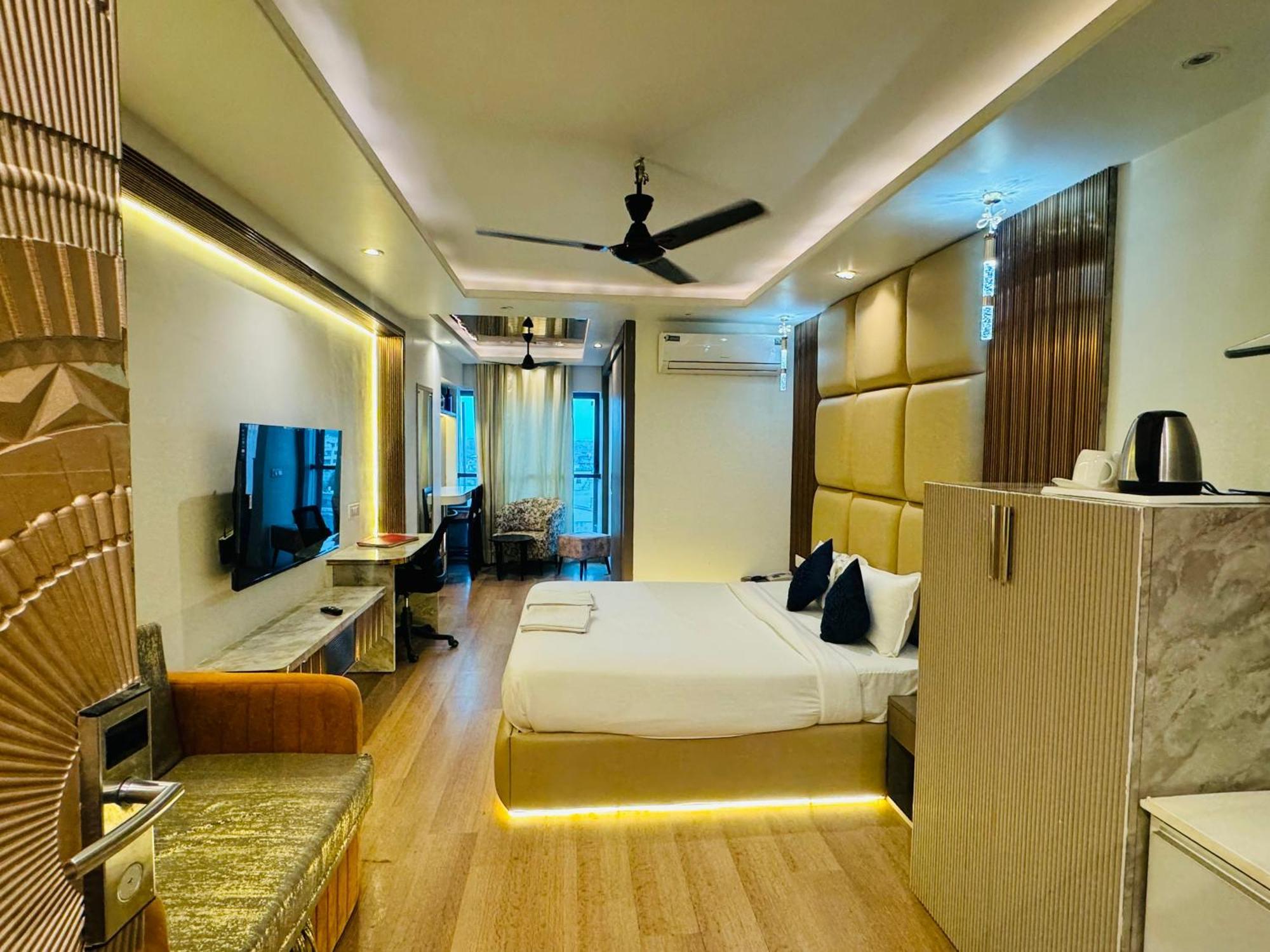 Pink Grand Anukampa Hotel 4*