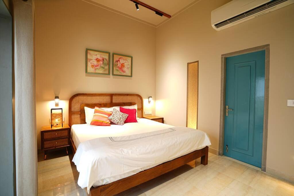 Apartment The Bodhi, 5bhk Apt, Central *