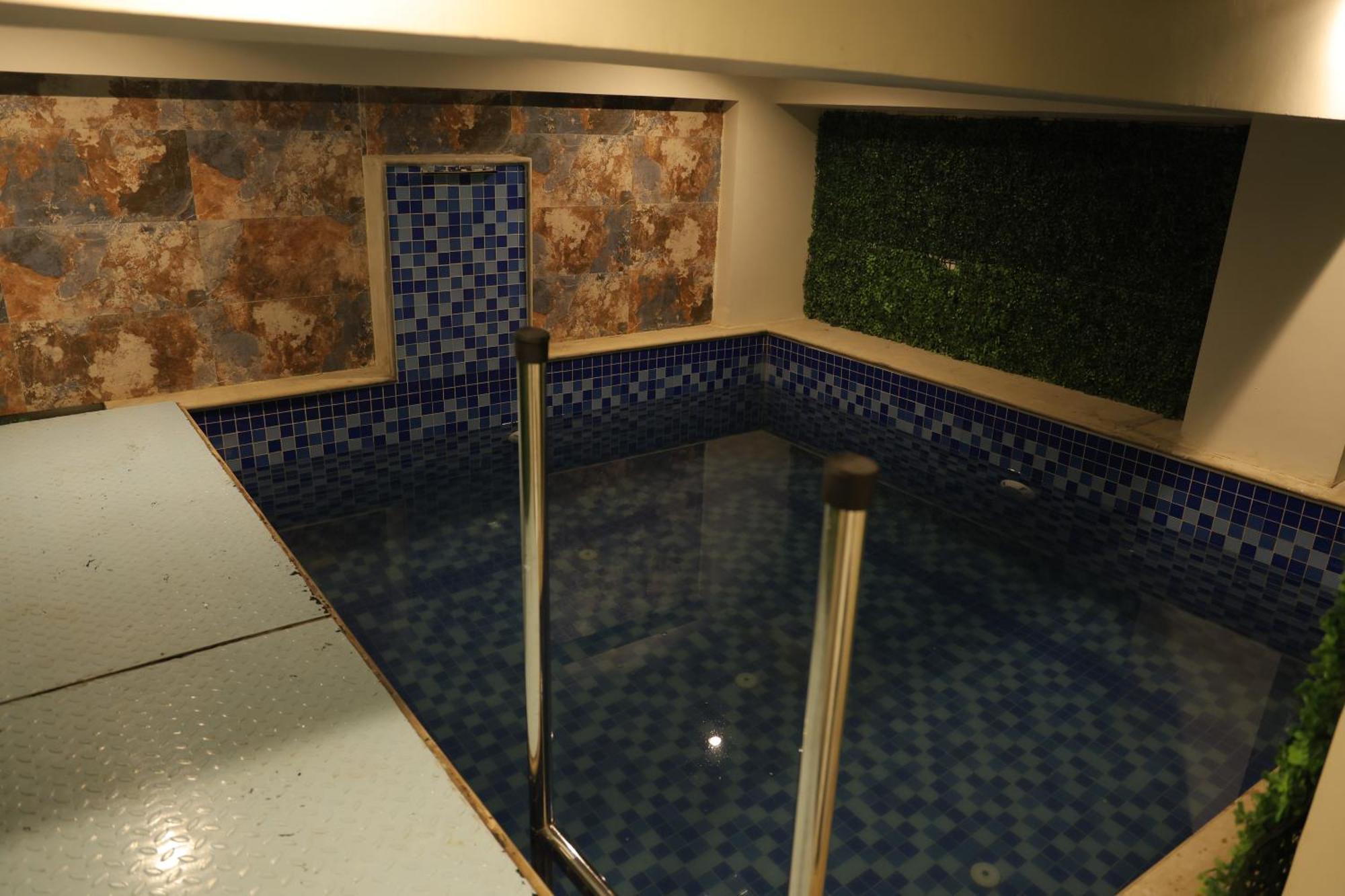 Hs Swiming Pool Hotel