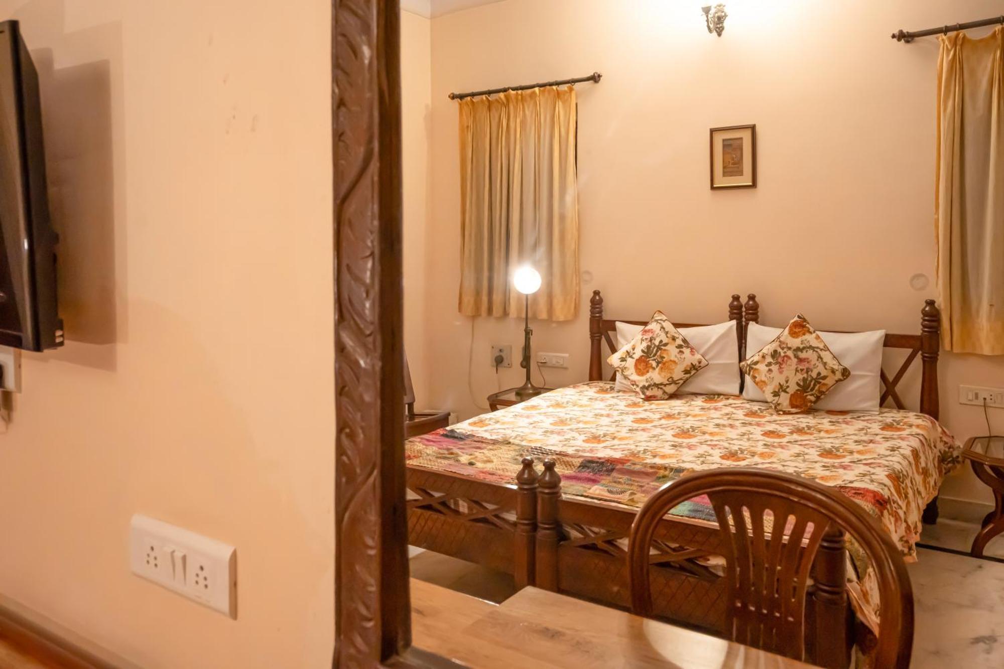 Hotel Anuraag