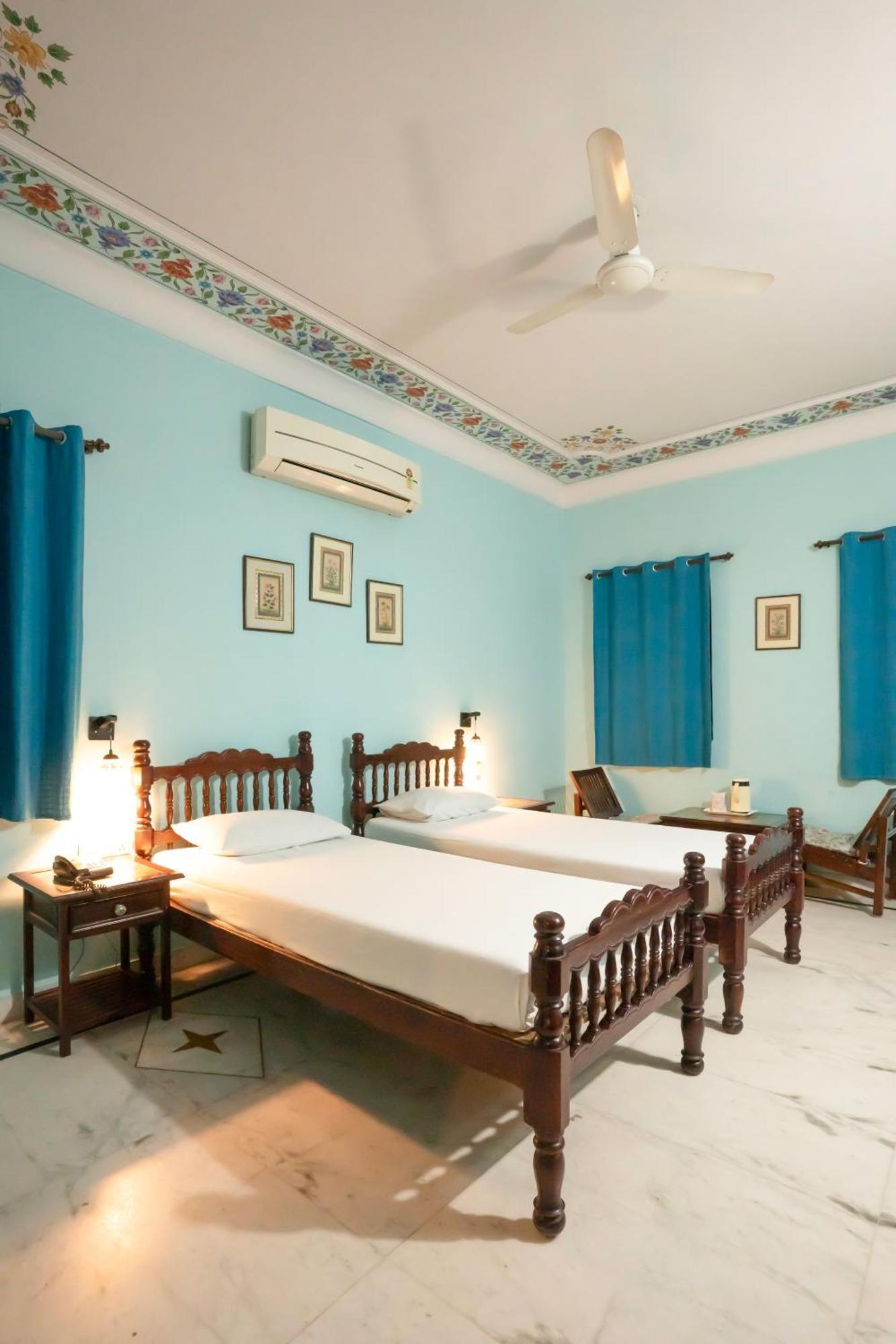 Hotel Anuraag