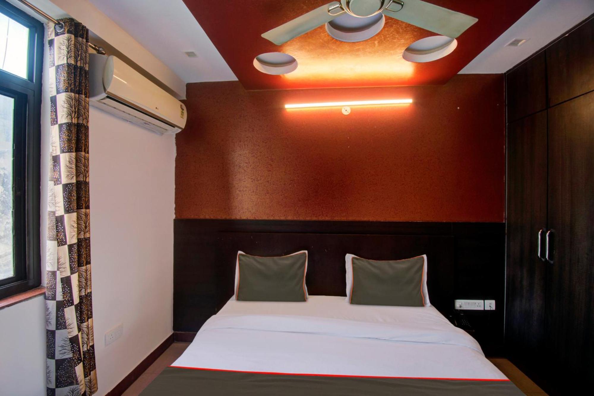 Hotel Collection O Sanjay Palace