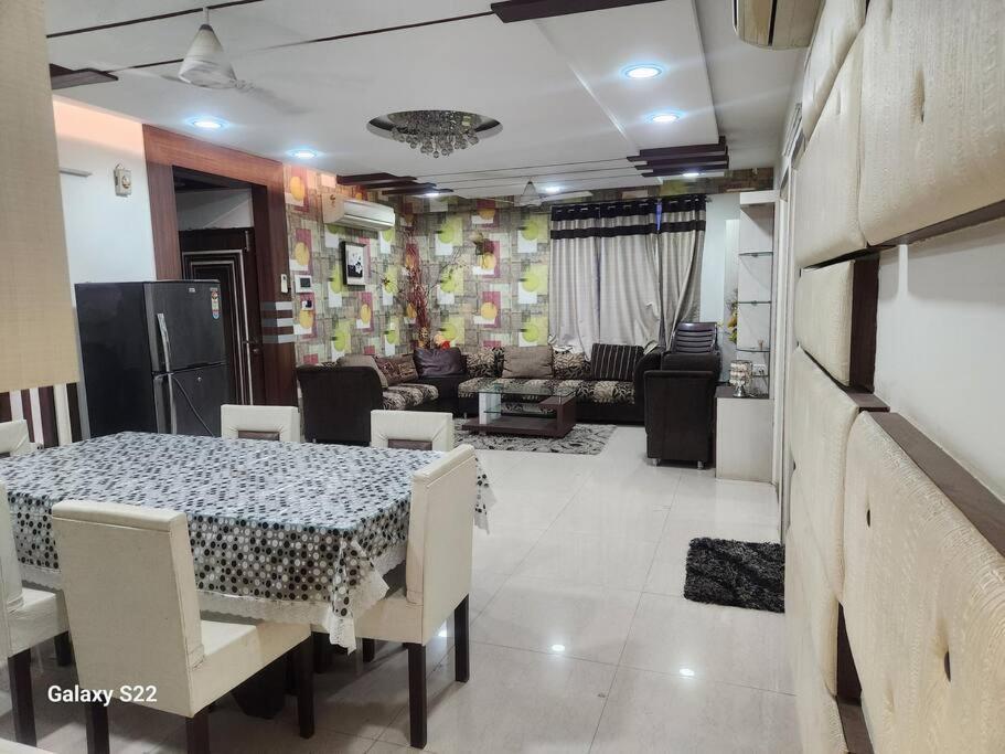 Apartment Centrally Located 2 Bhk Private Flat