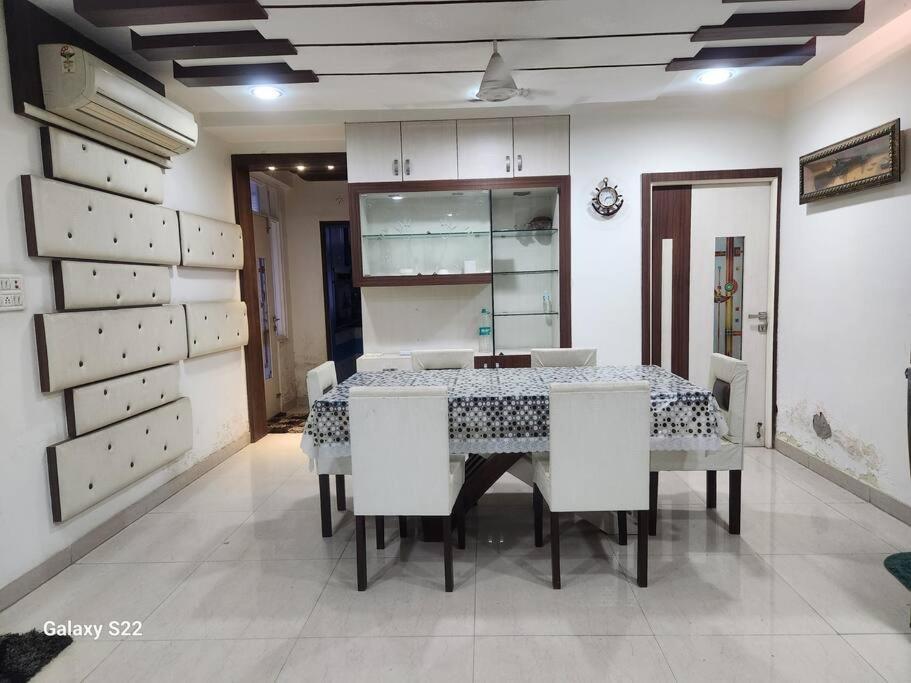 Centrally Located 2 Bhk Private Flat Apartment *