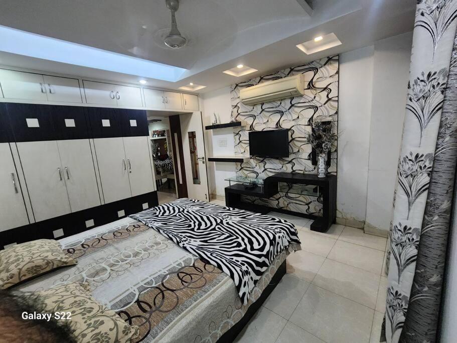 Centrally Located 2 Bhk Private Flat *