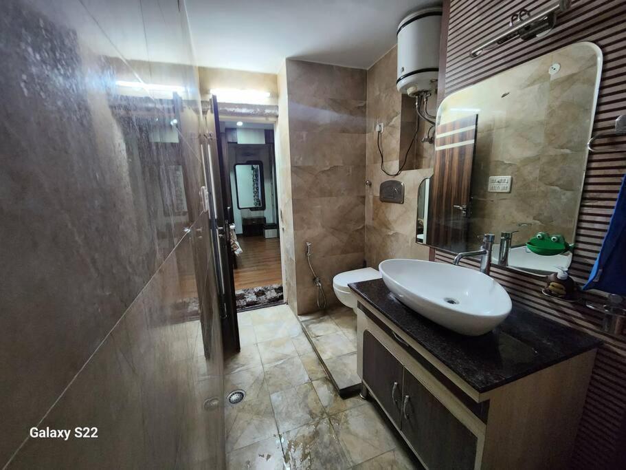Apartment Centrally Located 2 Bhk Private Flat *
