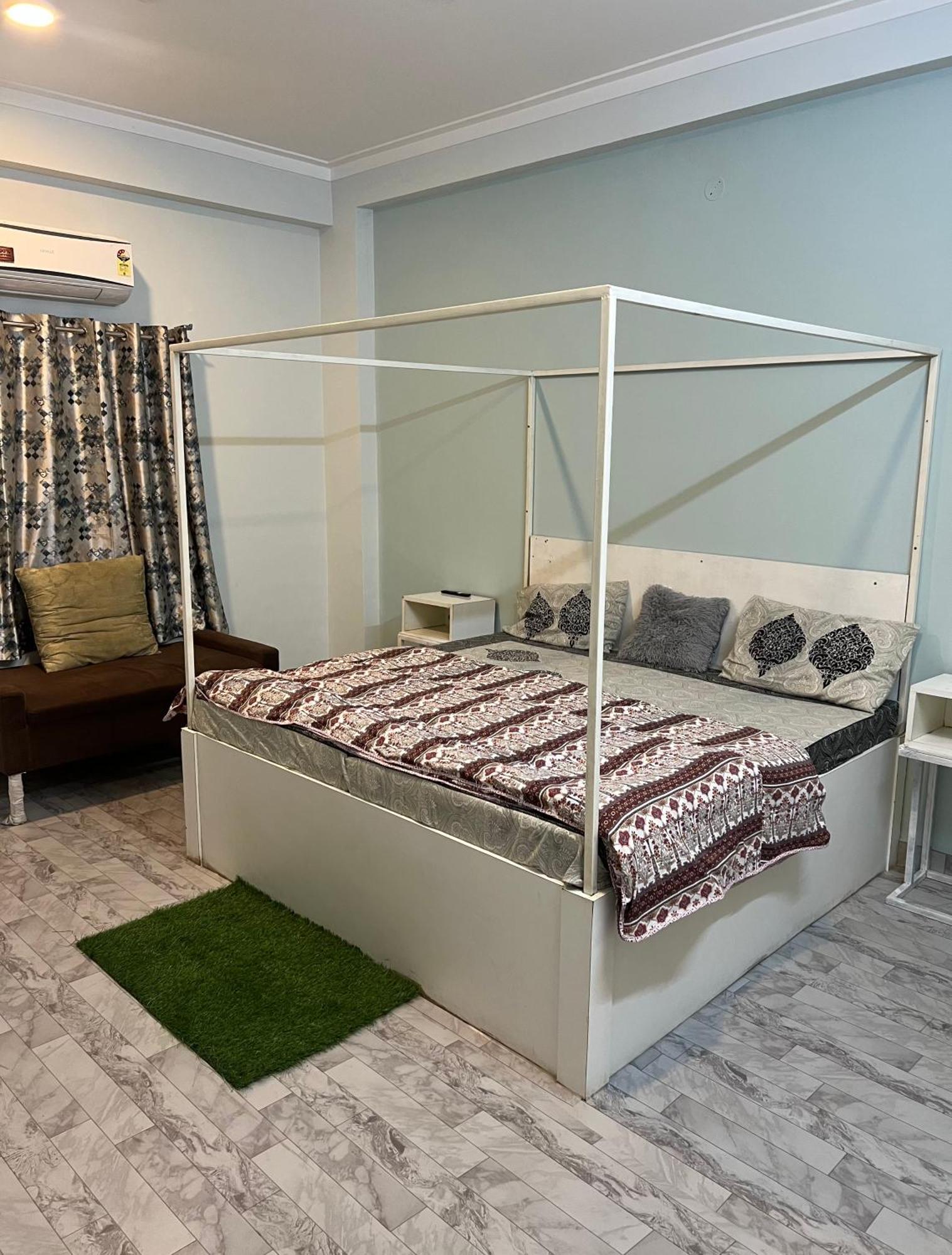 2 Bhk Artistic *