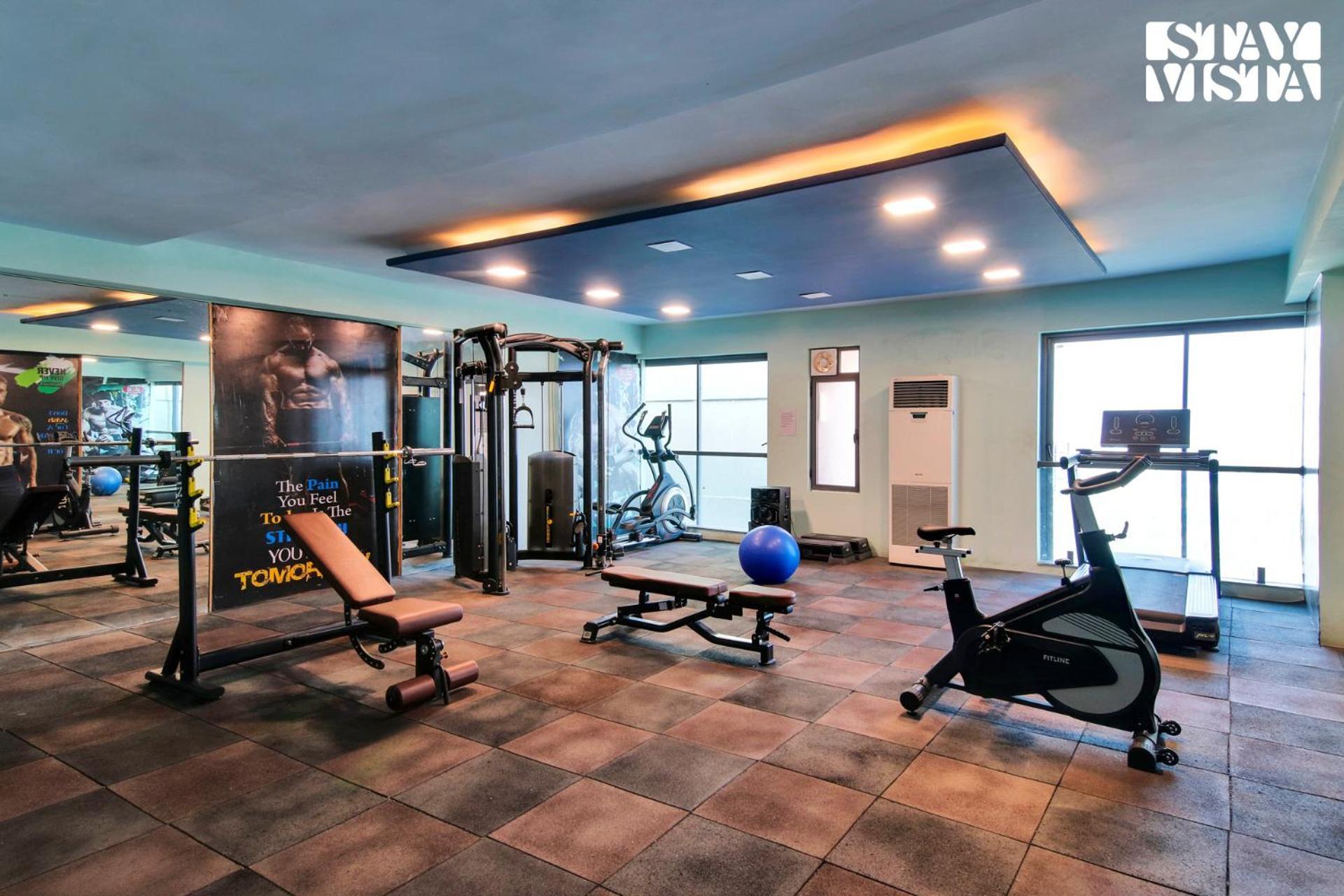 Stayvista's Skyline - Urban Oasis With Terrace, Gym & Bar Apartment *