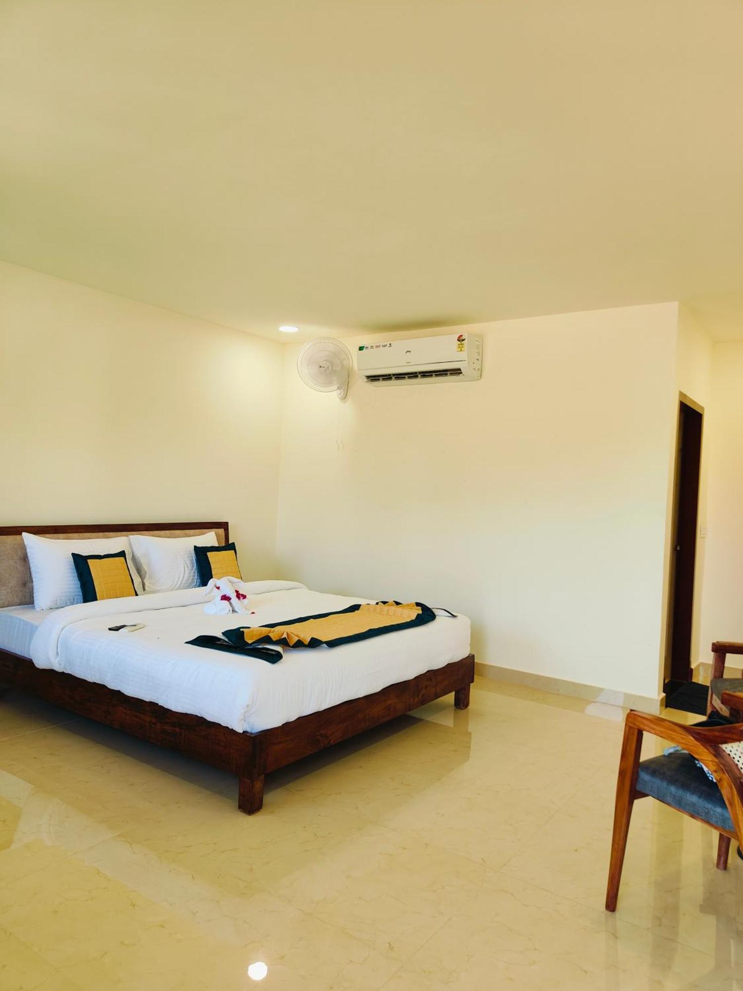 Hemlasa Hotel *