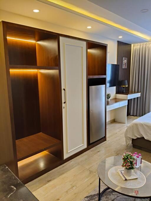 Luxury Apartment *