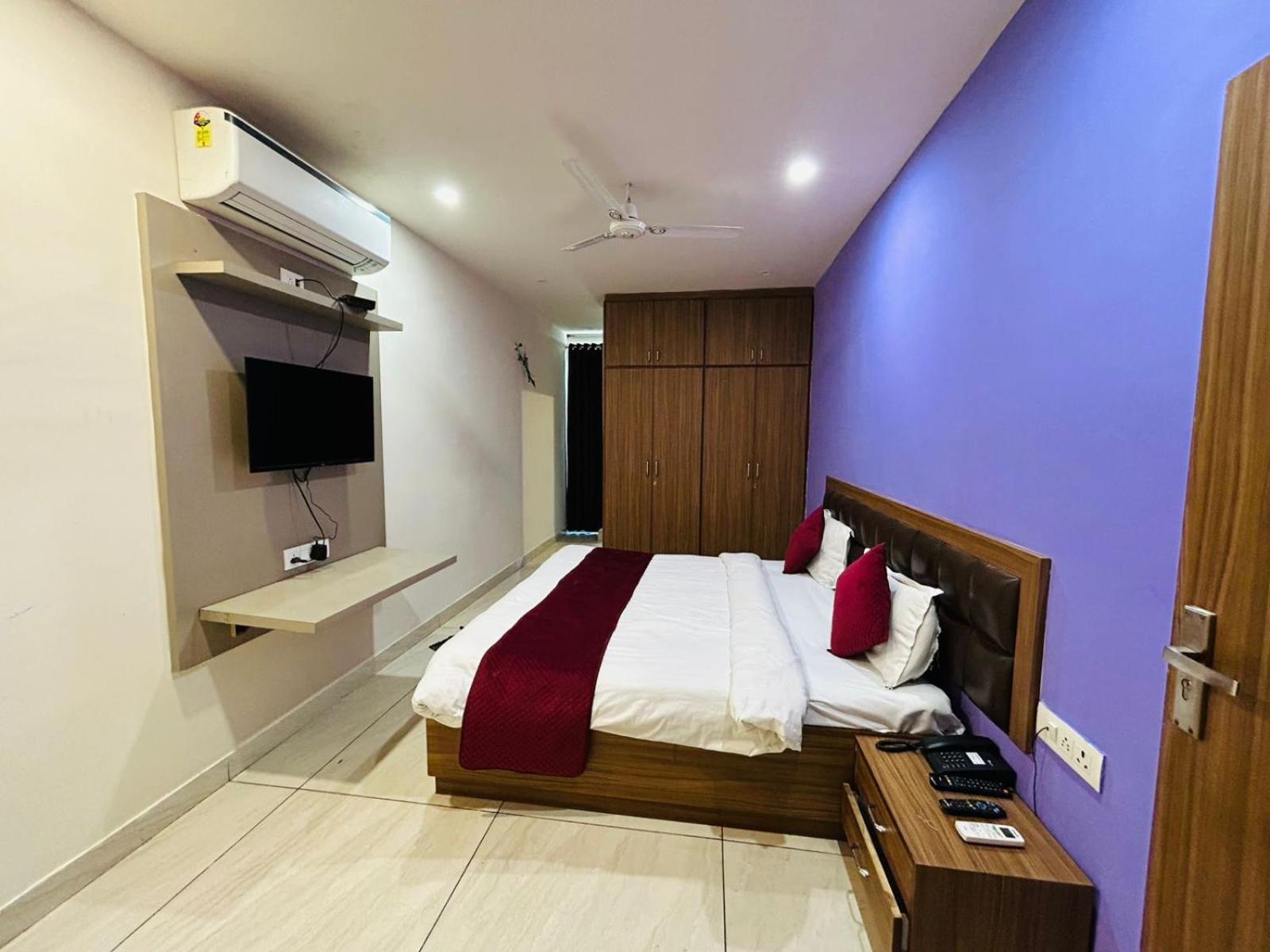 The Circle Hotel 2*