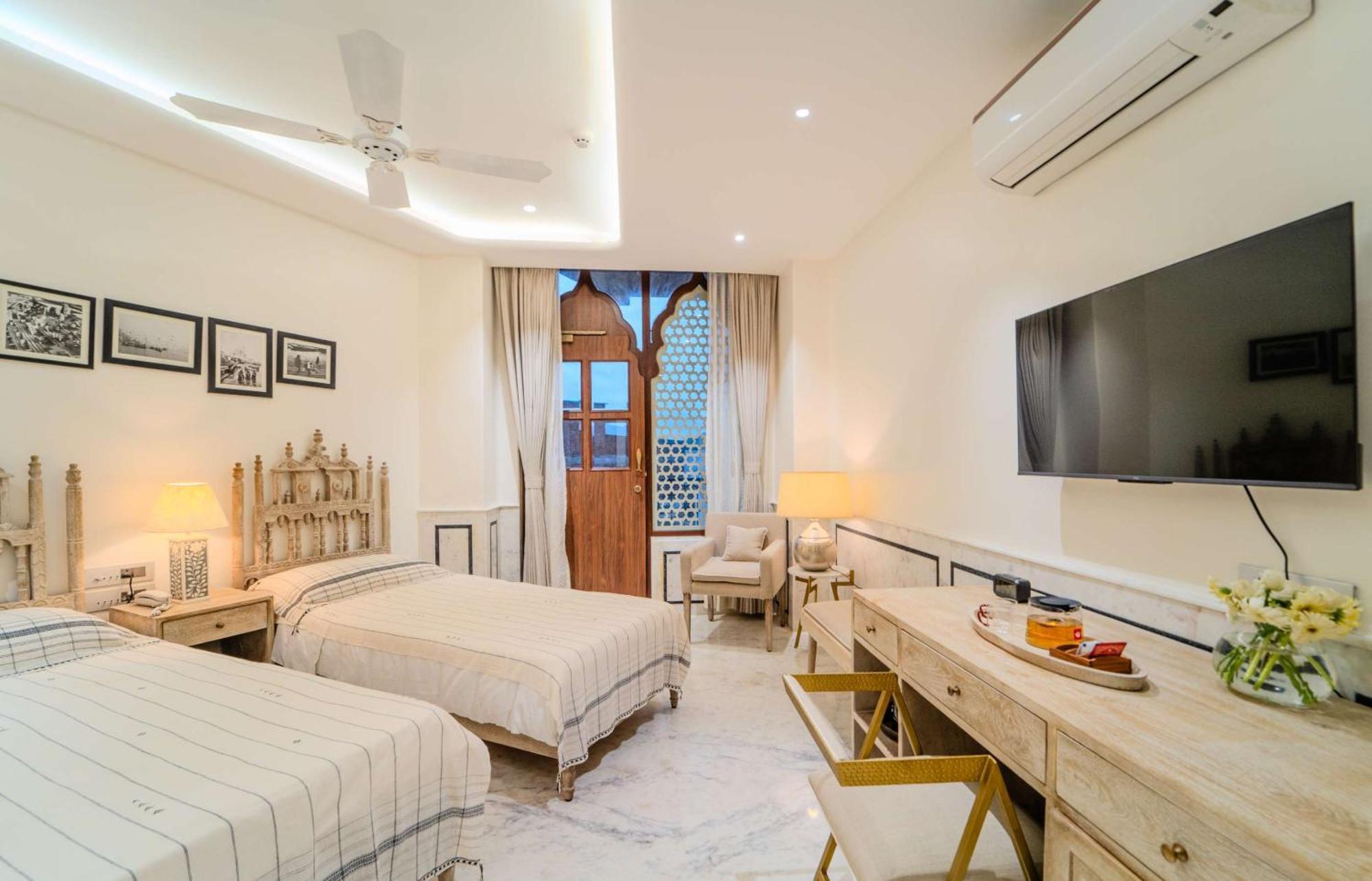 Artisav House