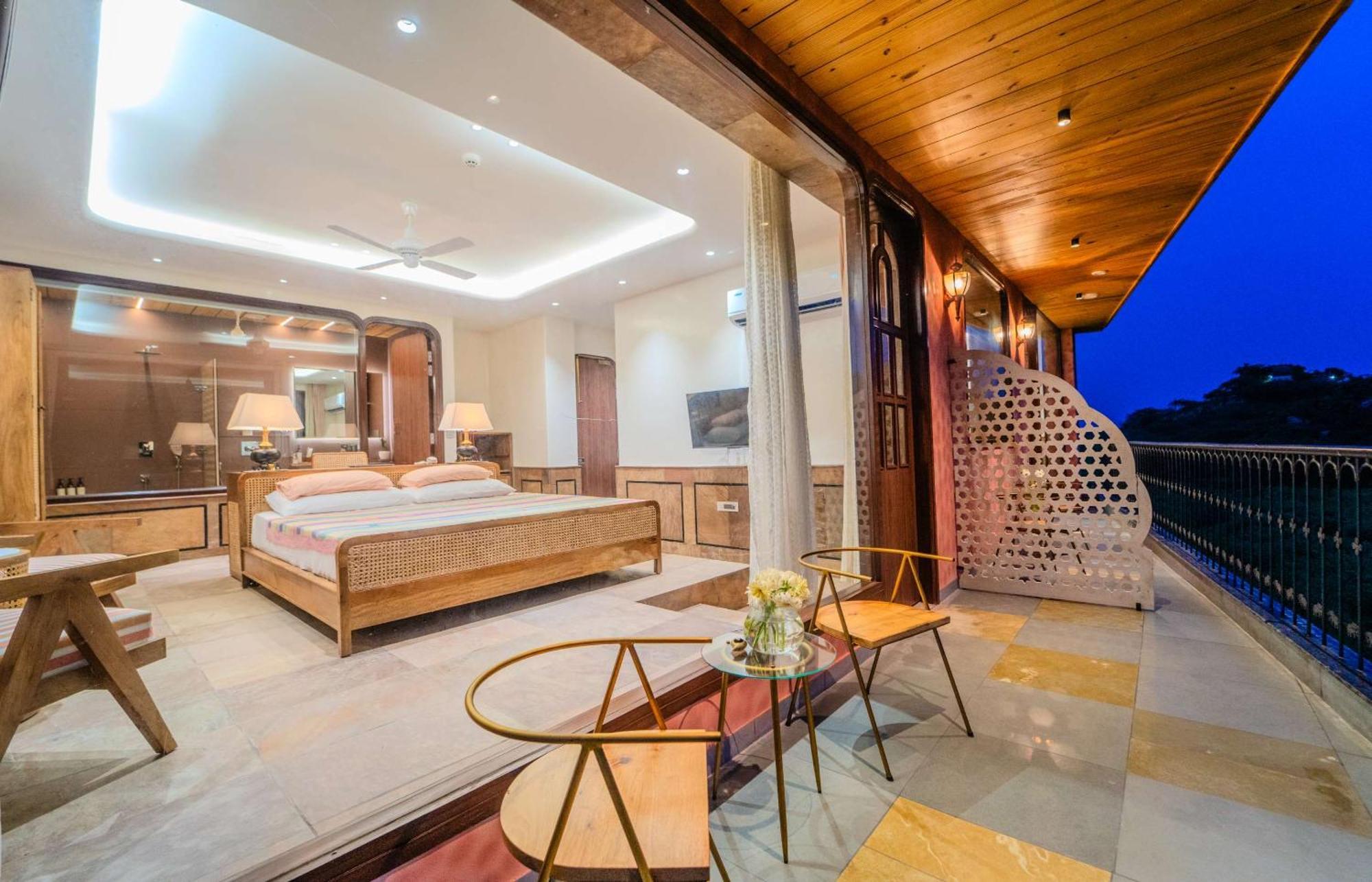 Artisav House 4*