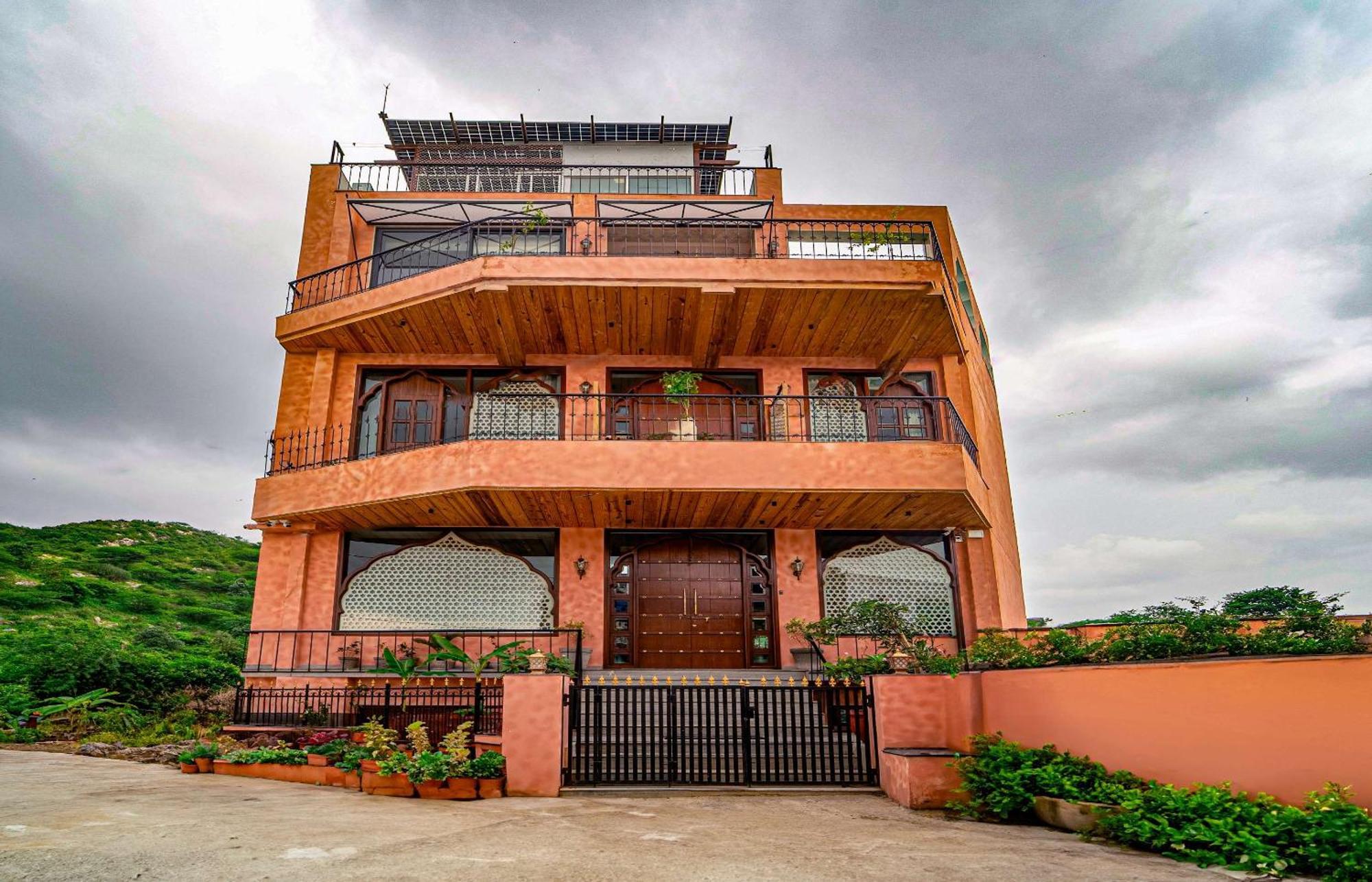 Artisav House 4*