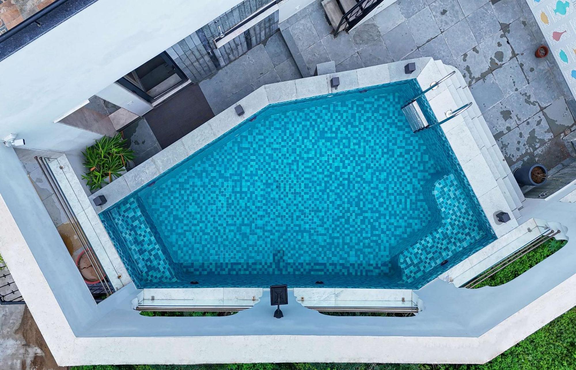 Artisav House 4*