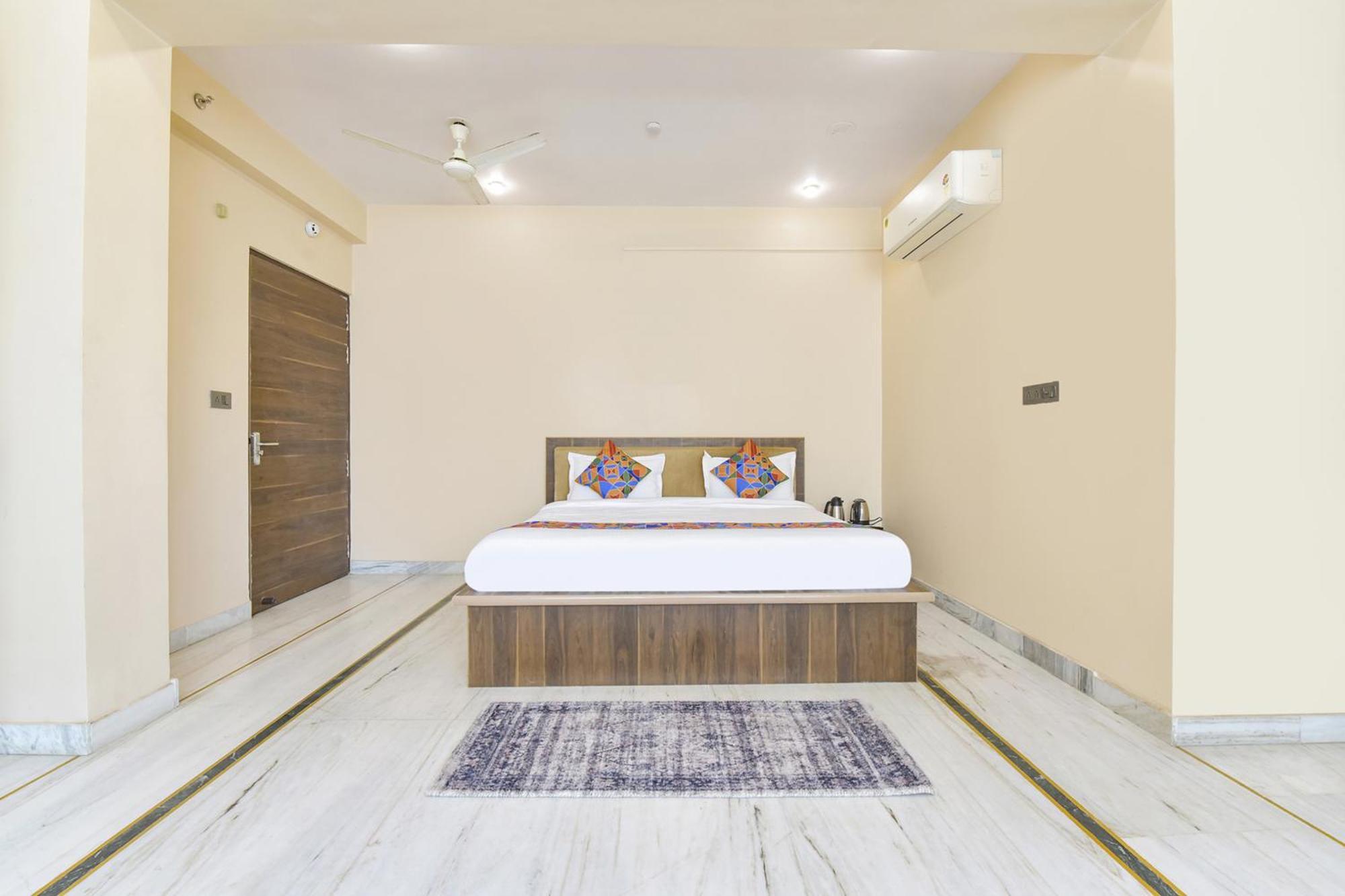 Fabhotel Pearl Square Hotel