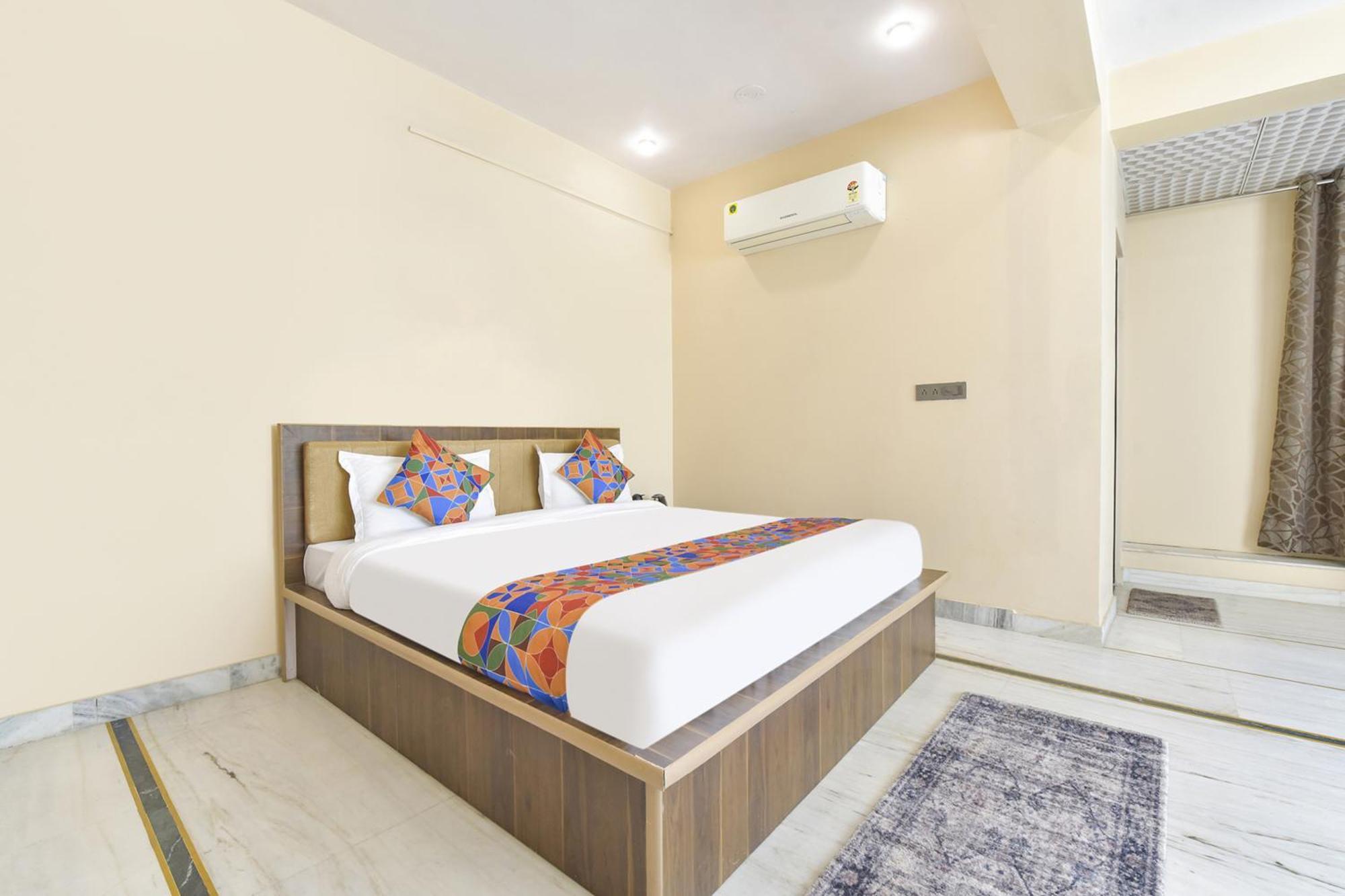 Hotel Fabhotel Pearl Square 3*