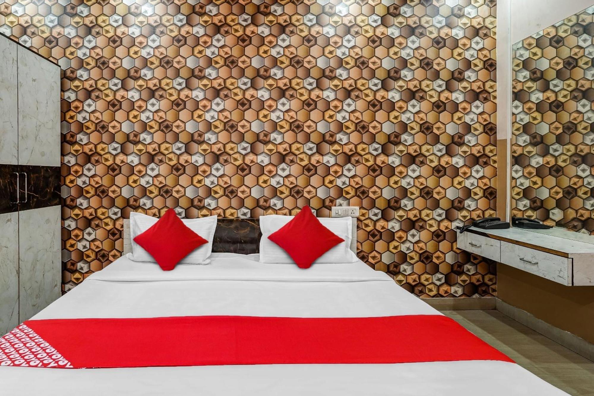 O Swastik & Restaurant 4*
