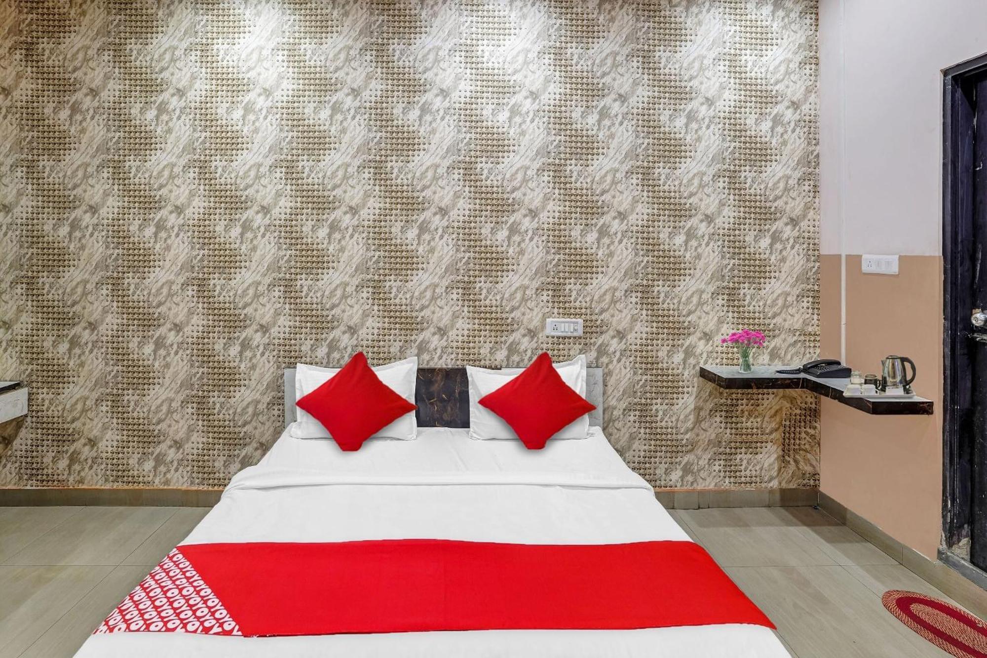 O Swastik & Restaurant Hotel