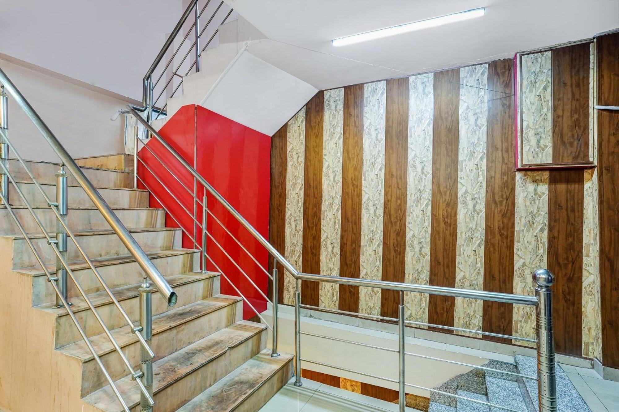 O Swastik & Restaurant Hotel