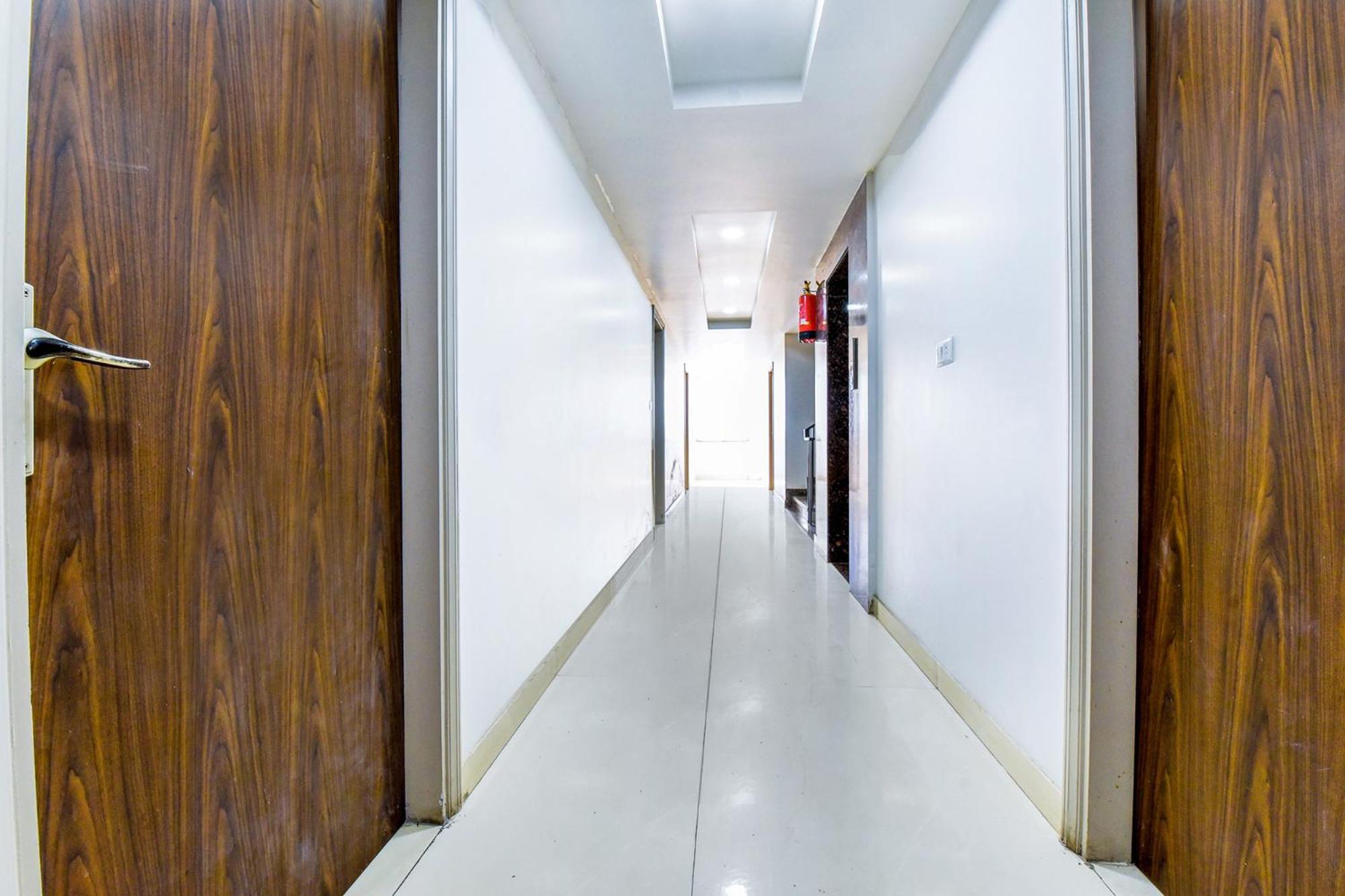 Hotel Fabhotel Shambhu Kripa 3*