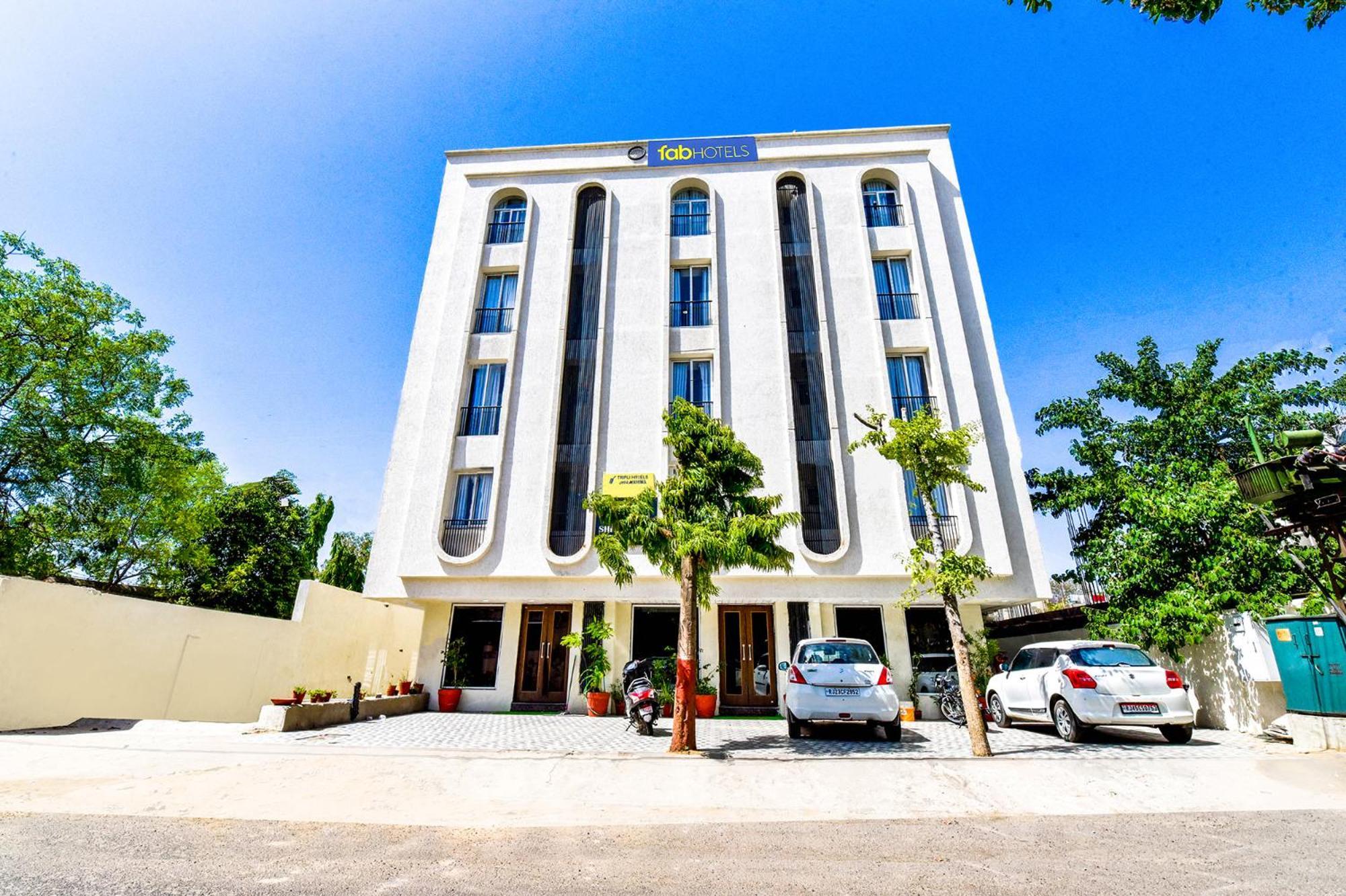Hotel Fabhotel Shambhu Kripa