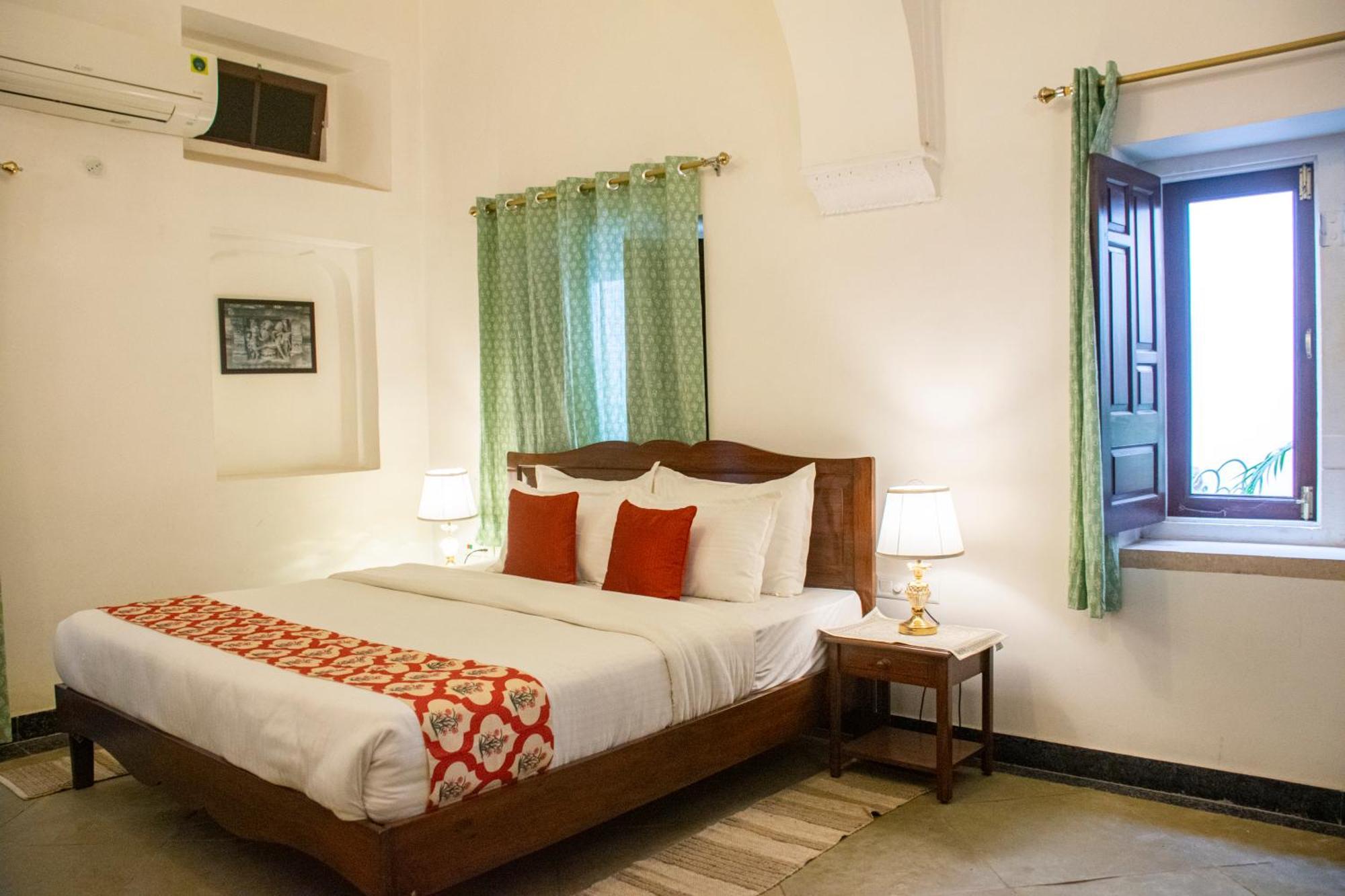 Mukam At Kanak Vilas, * Jaipur