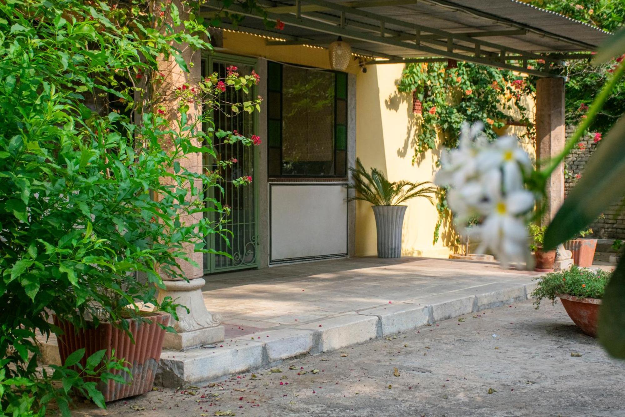 Mukam At Kanak Vilas,