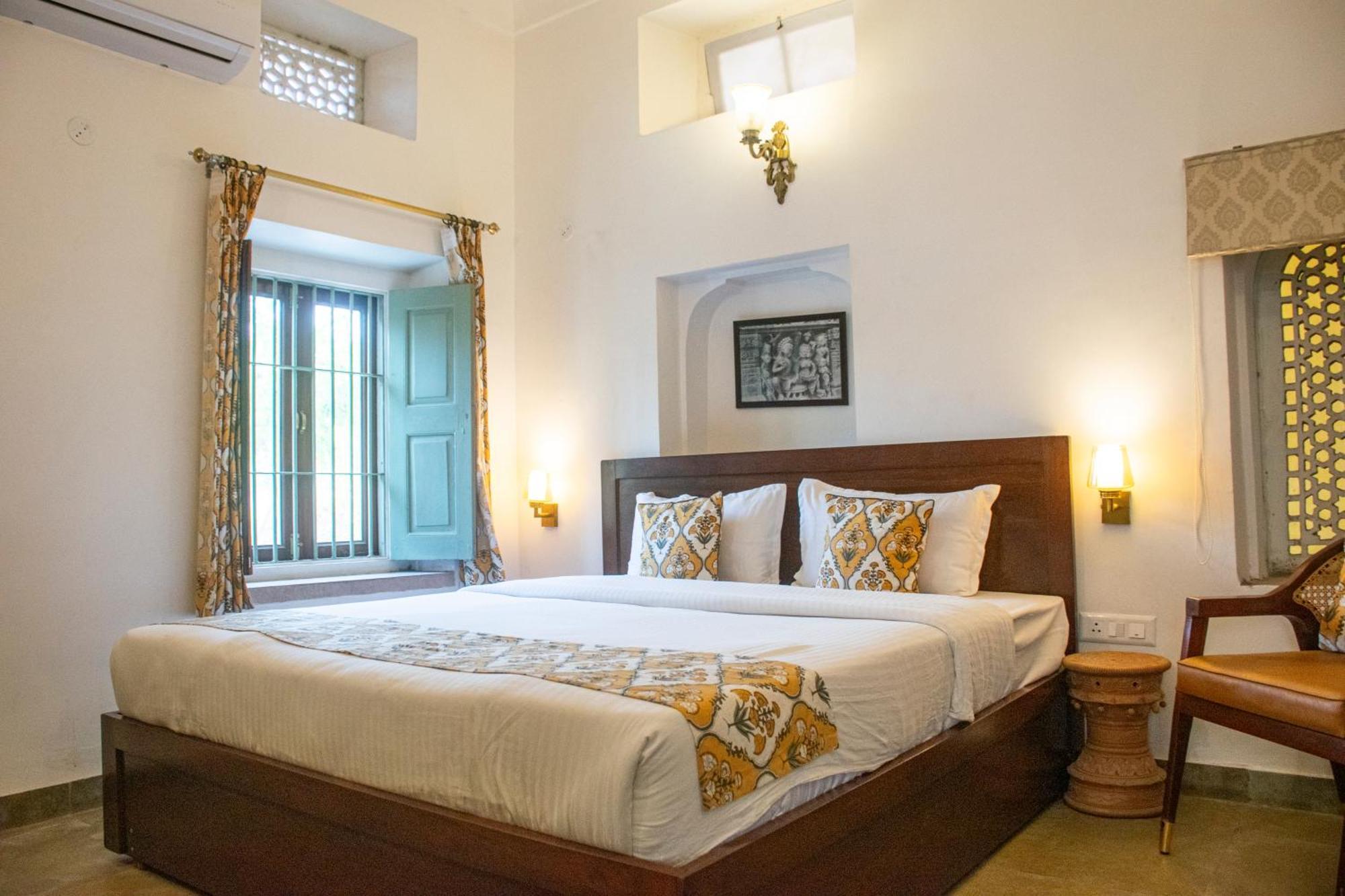 Bed & Breakfast Mukam At Kanak Vilas, *