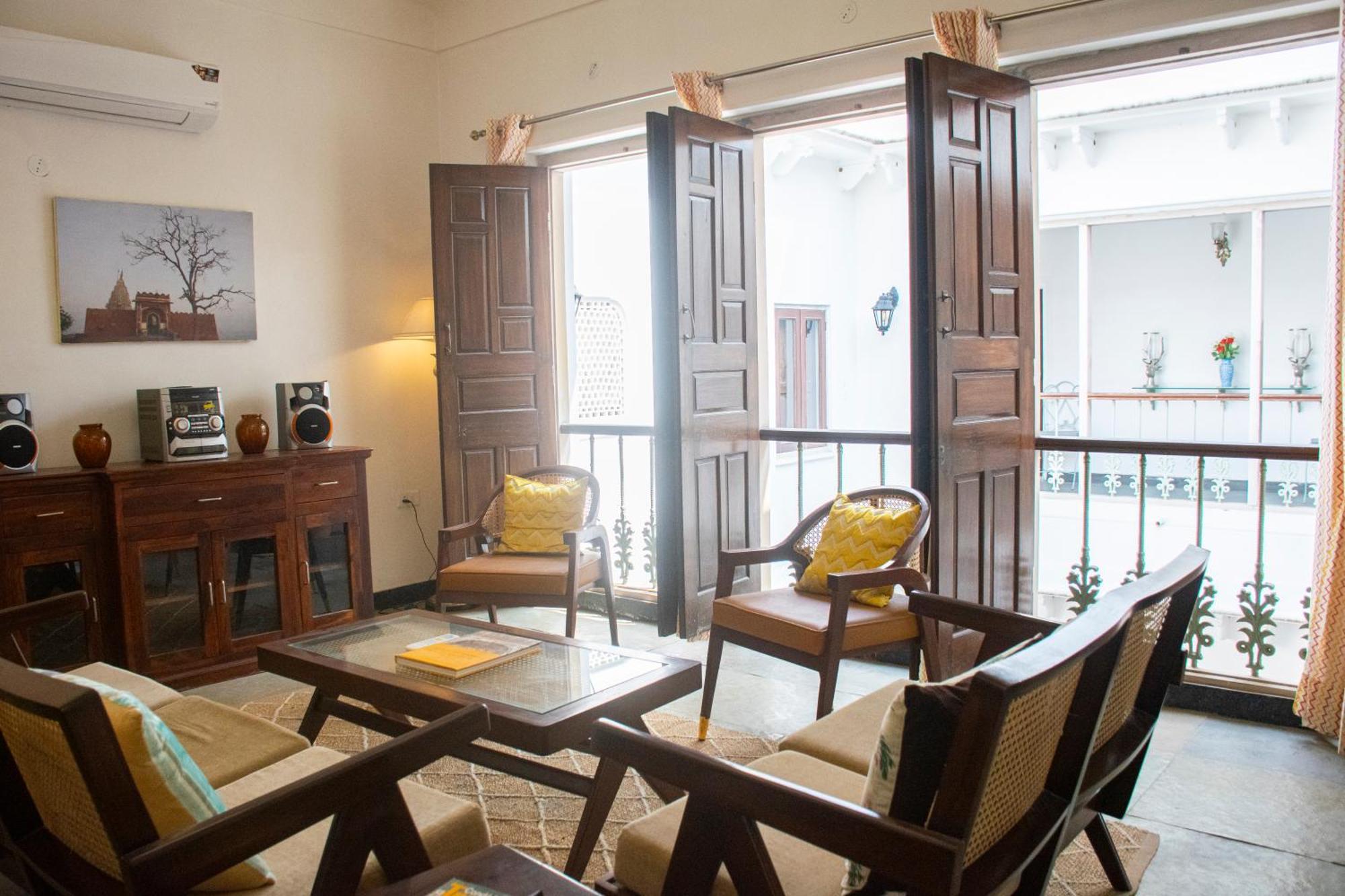 Bed & Breakfast Mukam At Kanak Vilas, *