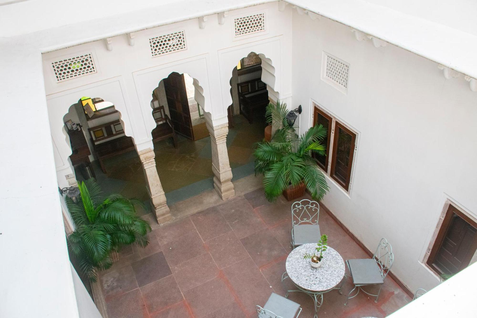 Mukam At Kanak Vilas, *