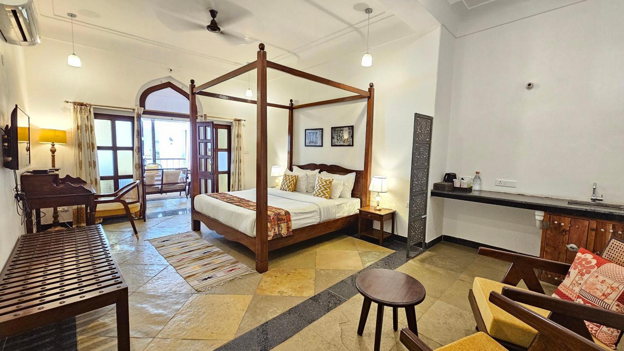Mukam At Kanak Vilas, * Jaipur