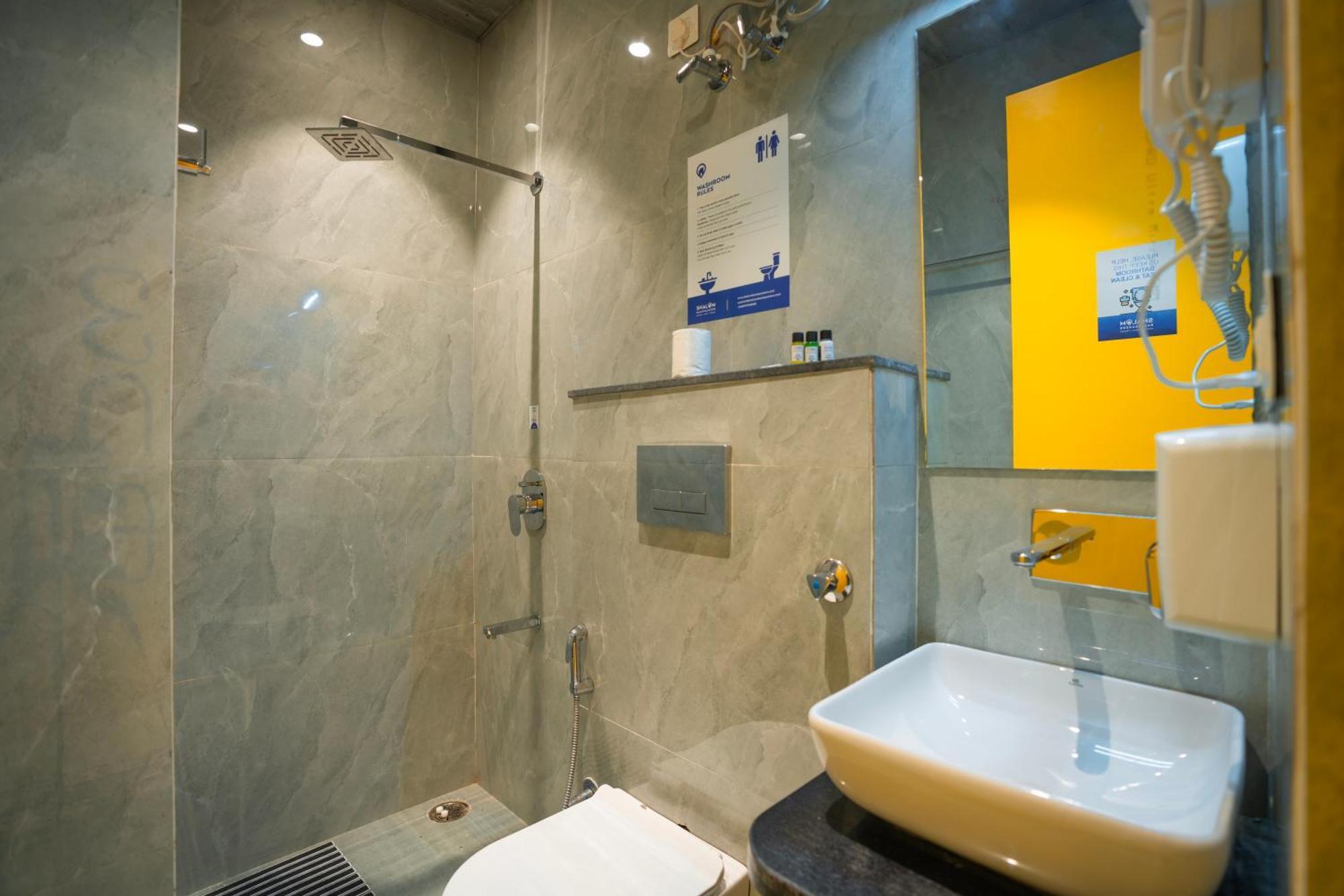 Shalom Backpackers Hostel *