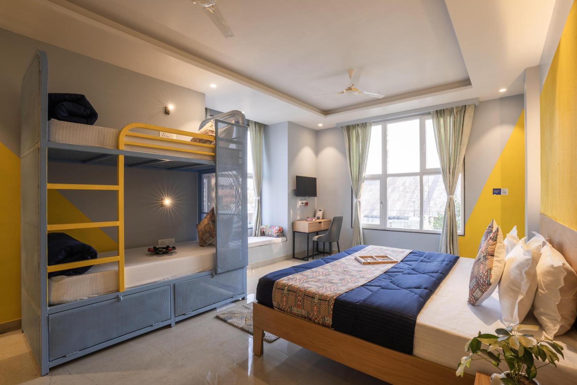 Shalom Backpackers Hostel *