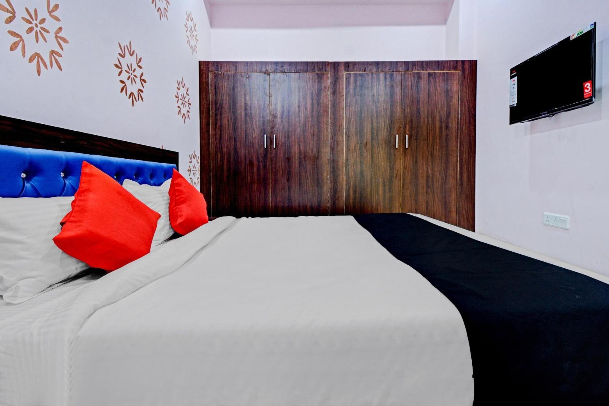 Hotel O Shree Govind 3*