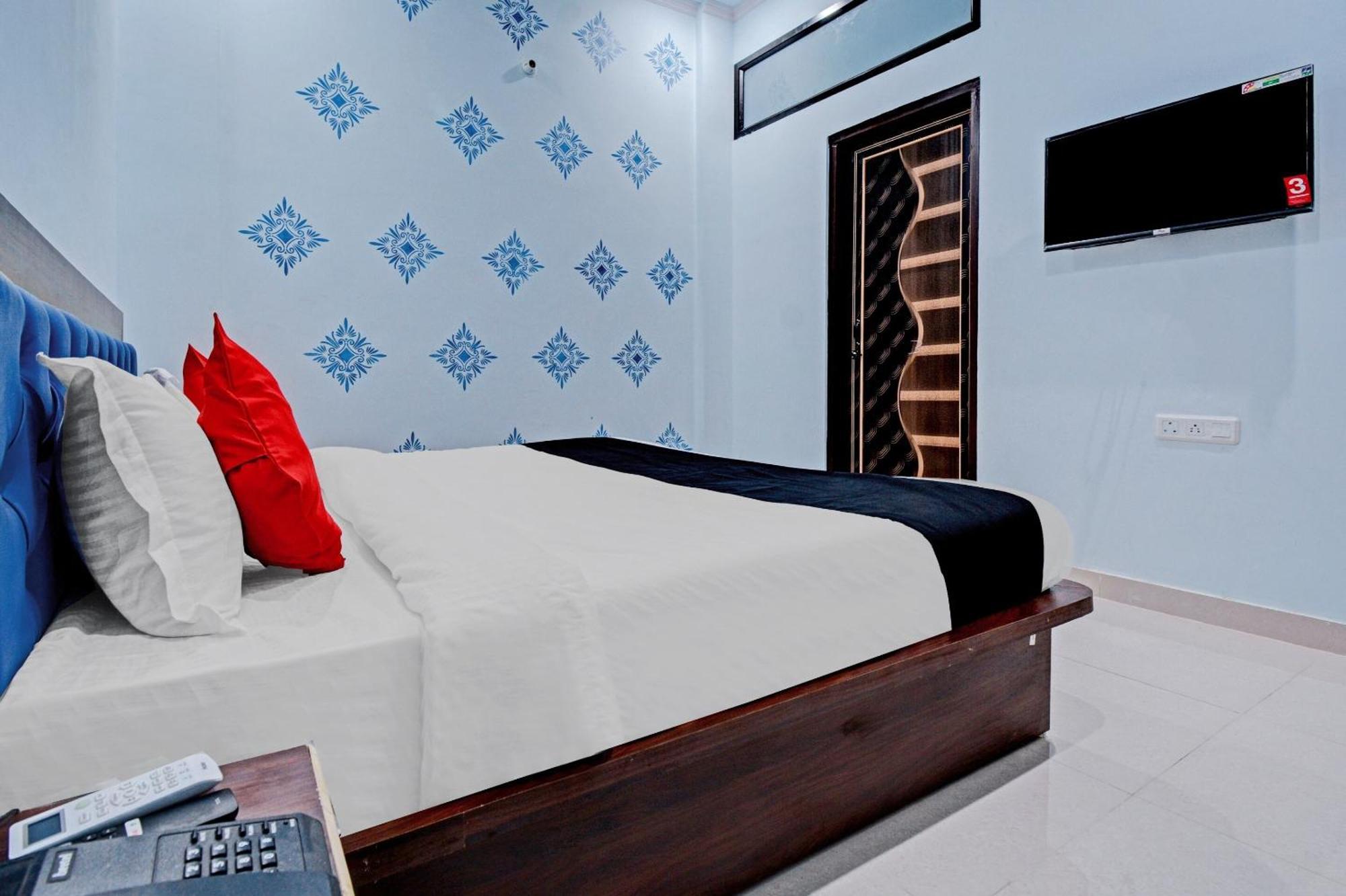 Hotel O Shree Govind