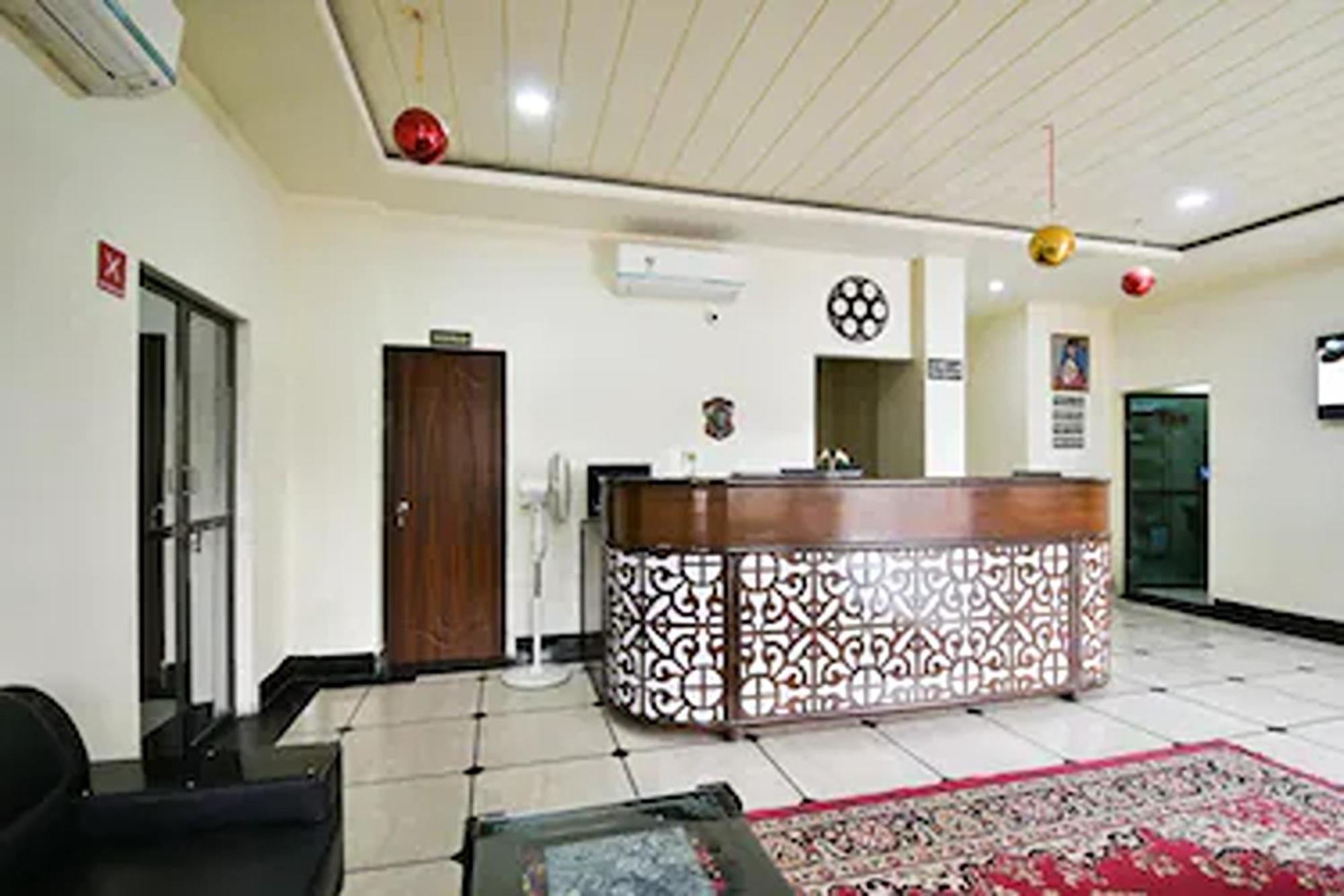 Hotel Dior Near Jal Mahal,