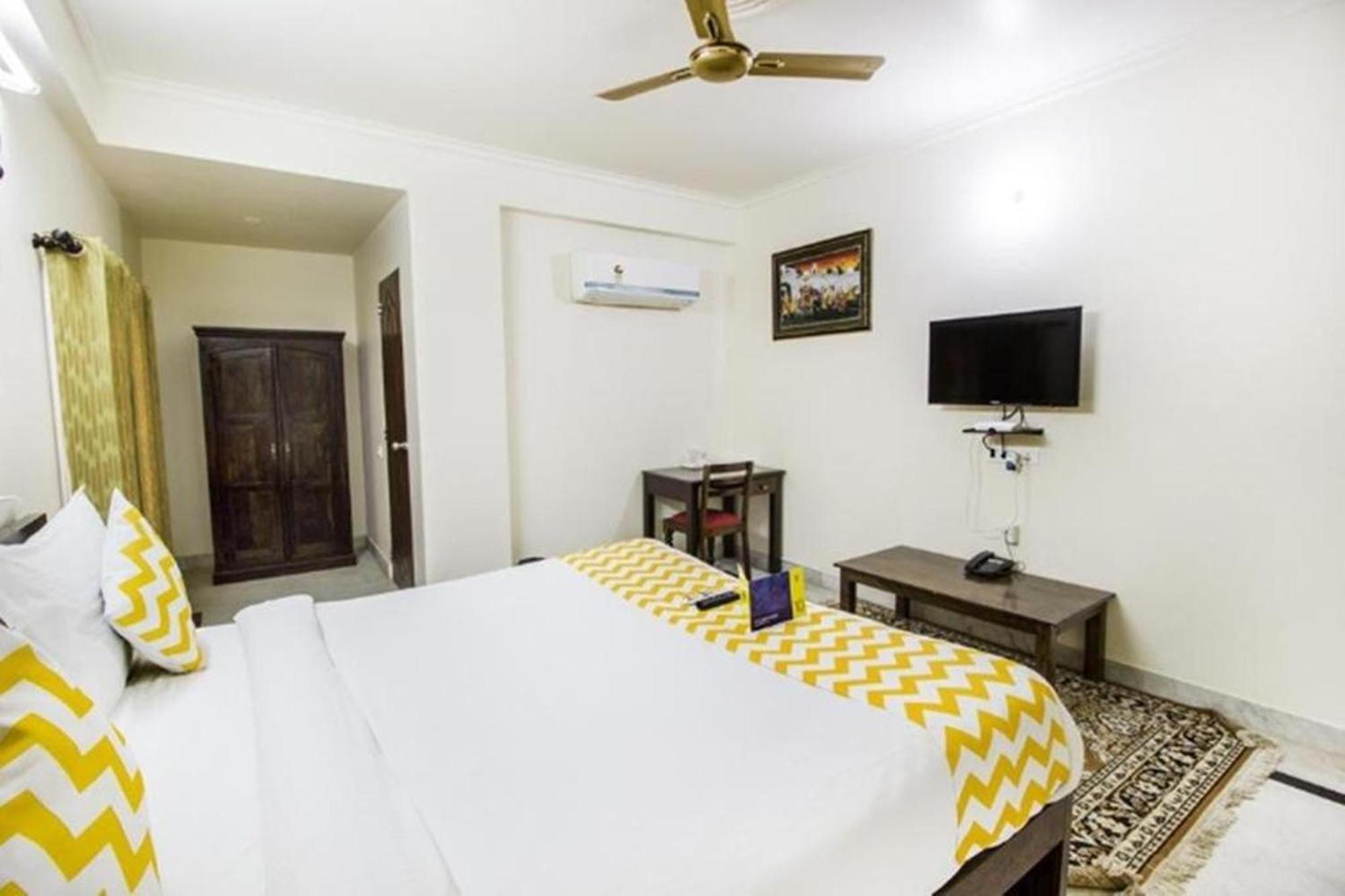 Hotel Dior Near Jal Mahal, 3*